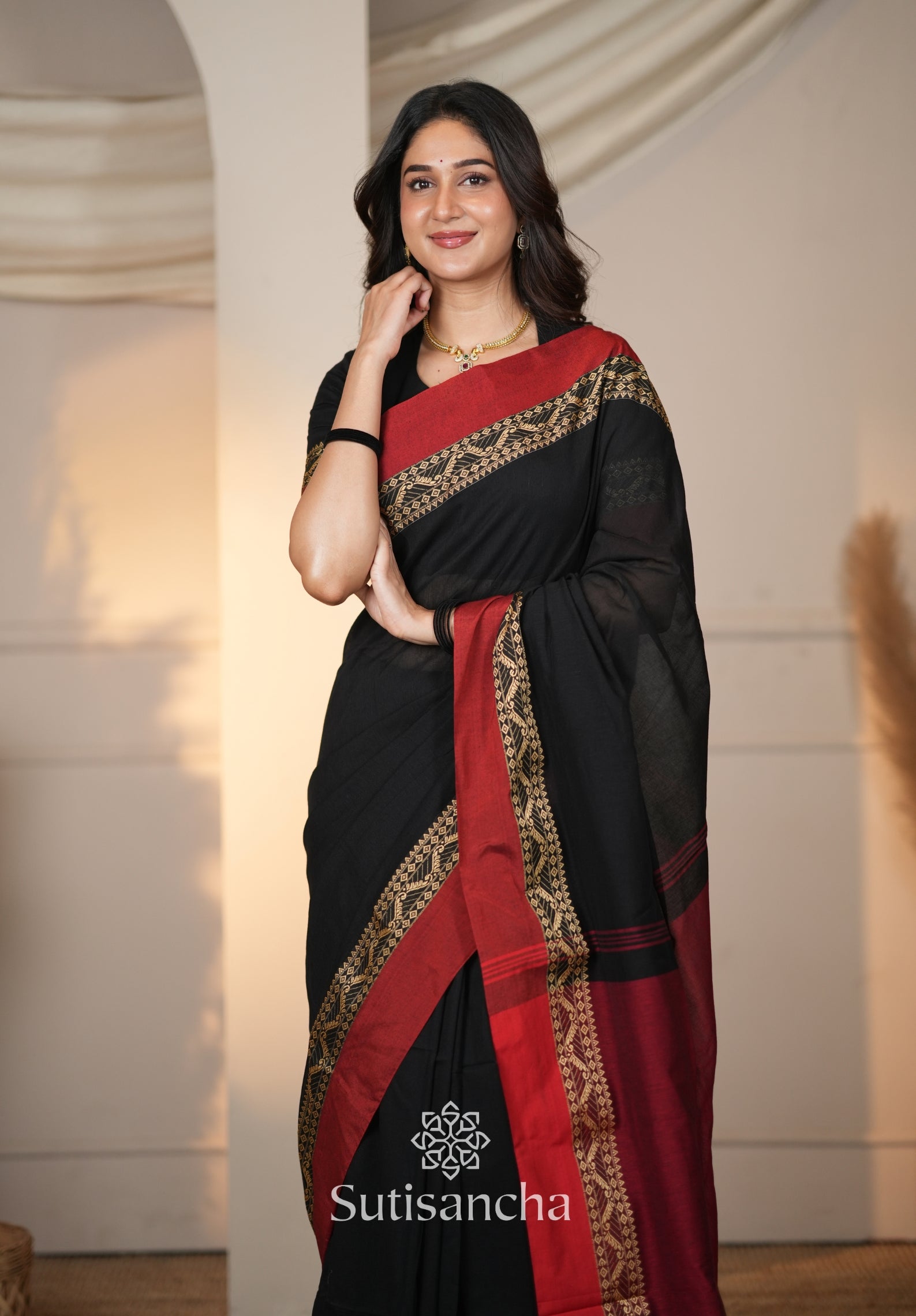 The Weaver's Touch: Pure Bengal Cotton Saree with Timeless Appeal