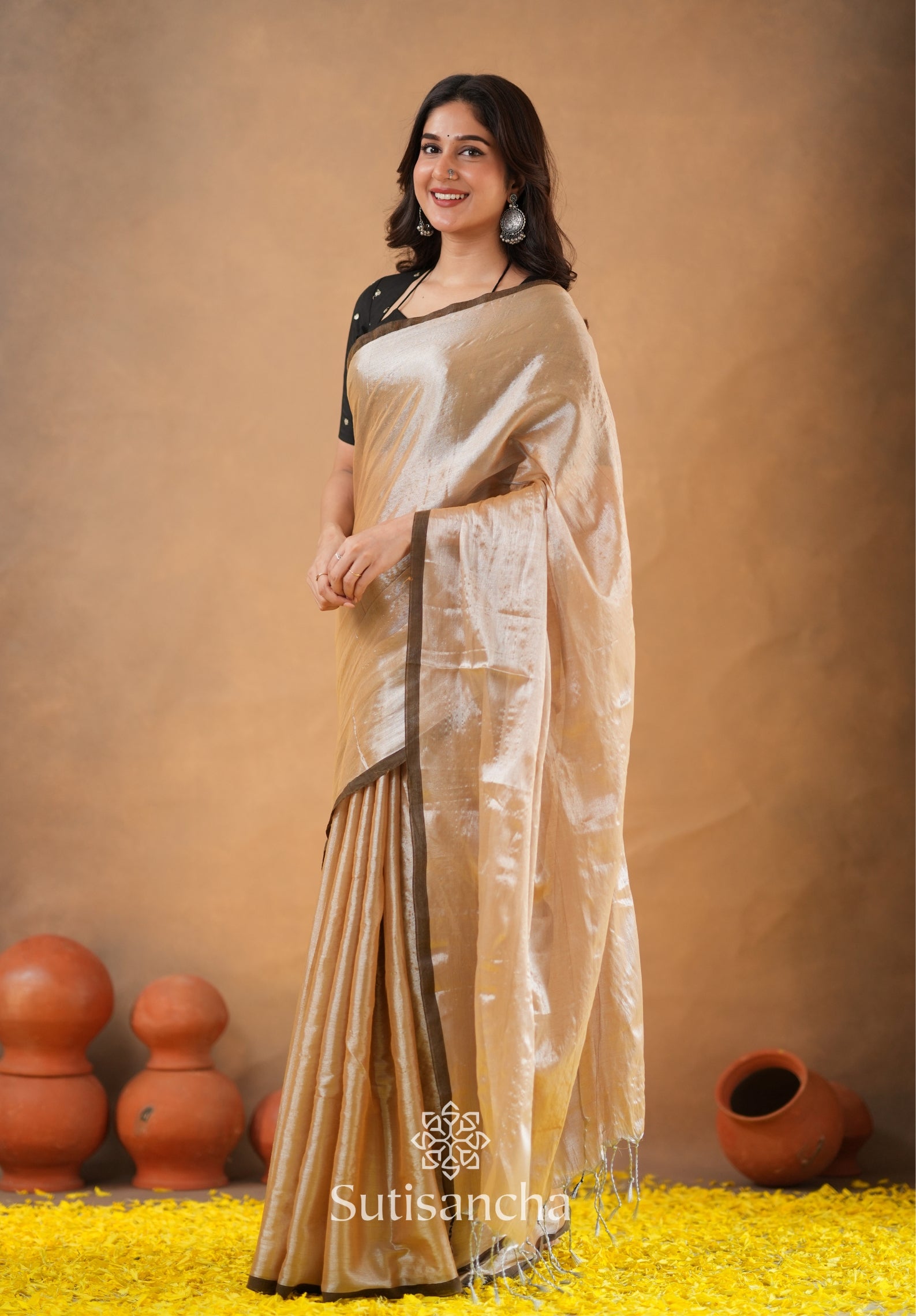 Ivory Gold Horizon – Flowing with Regal Charm