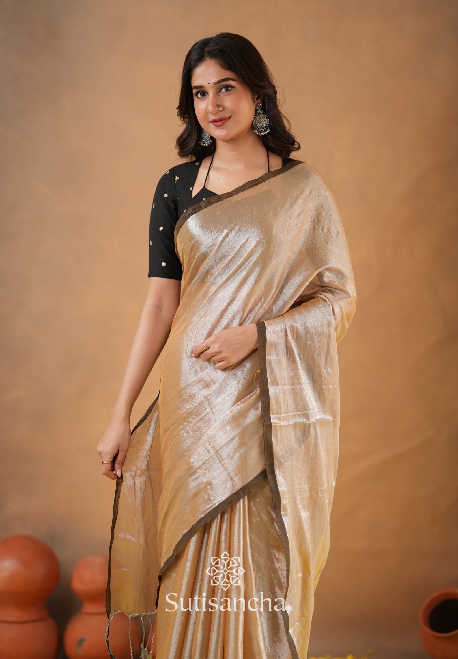 Ivory Gold Horizon – Flowing with Regal Charm