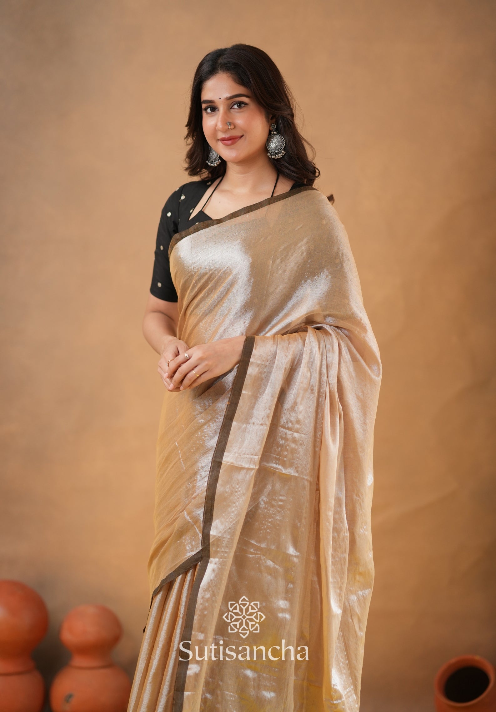 Ivory Gold Horizon – Flowing with Regal Charm