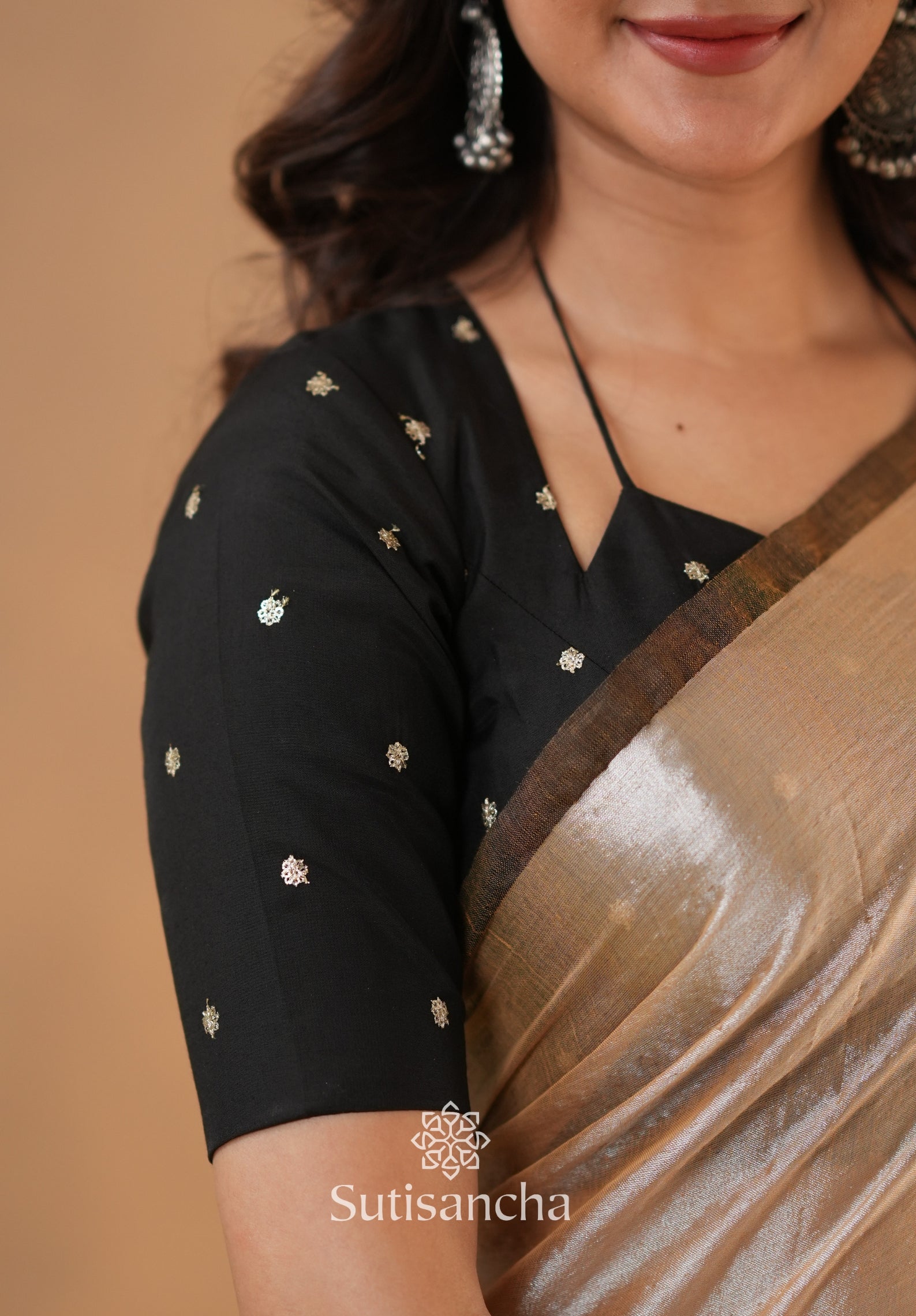 Ivory Gold Horizon – Flowing with Regal Charm