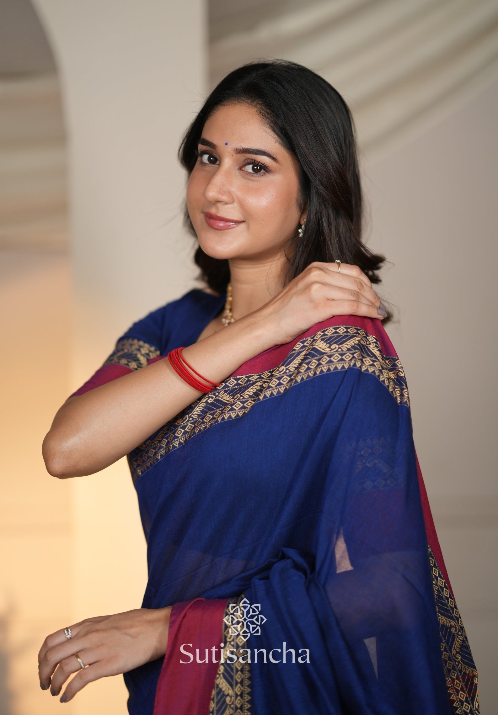 The Weaver's Touch: Pure Bengal Cotton Saree with Timeless Appeal