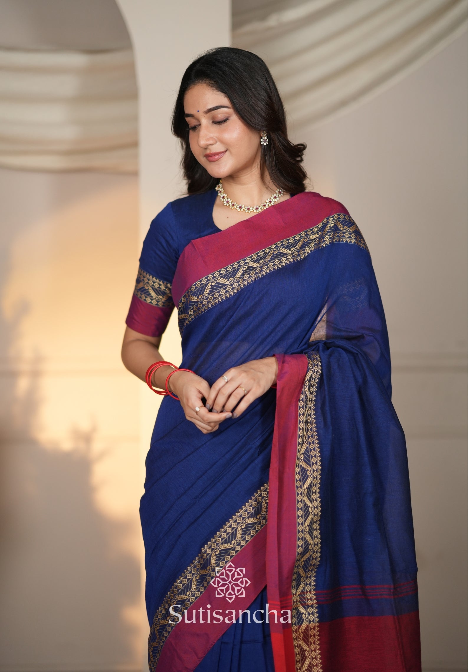 The Weaver's Touch: Pure Bengal Cotton Saree with Timeless Appeal