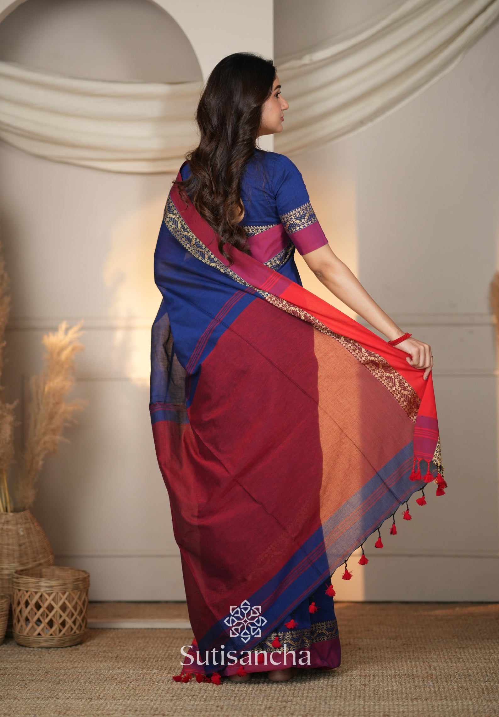 The Weaver's Touch: Pure Bengal Cotton Saree with Timeless Appeal