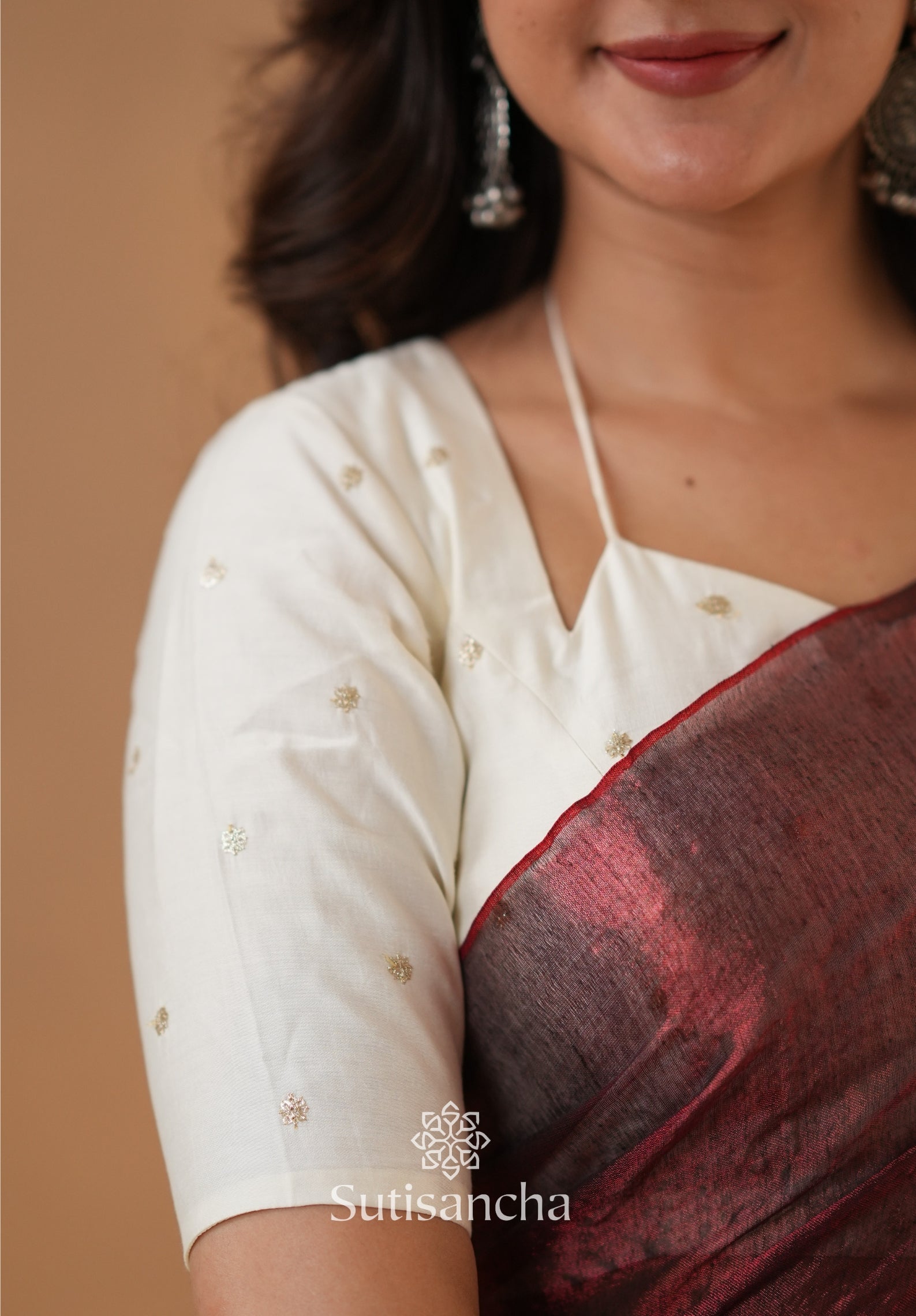 Ivory Gold Horizon – Flowing with Regal Charm