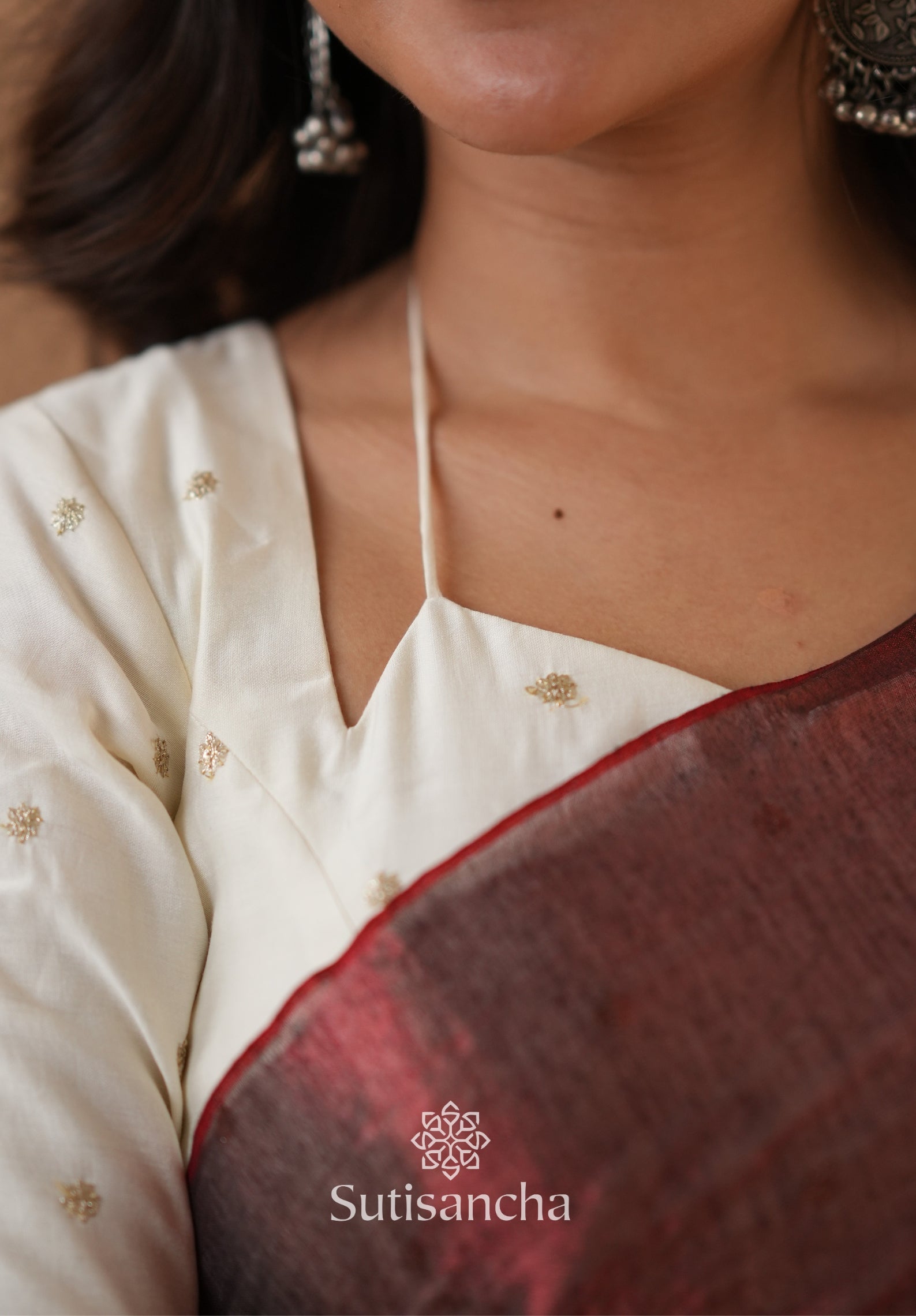 Ivory Gold Horizon – Flowing with Regal Charm