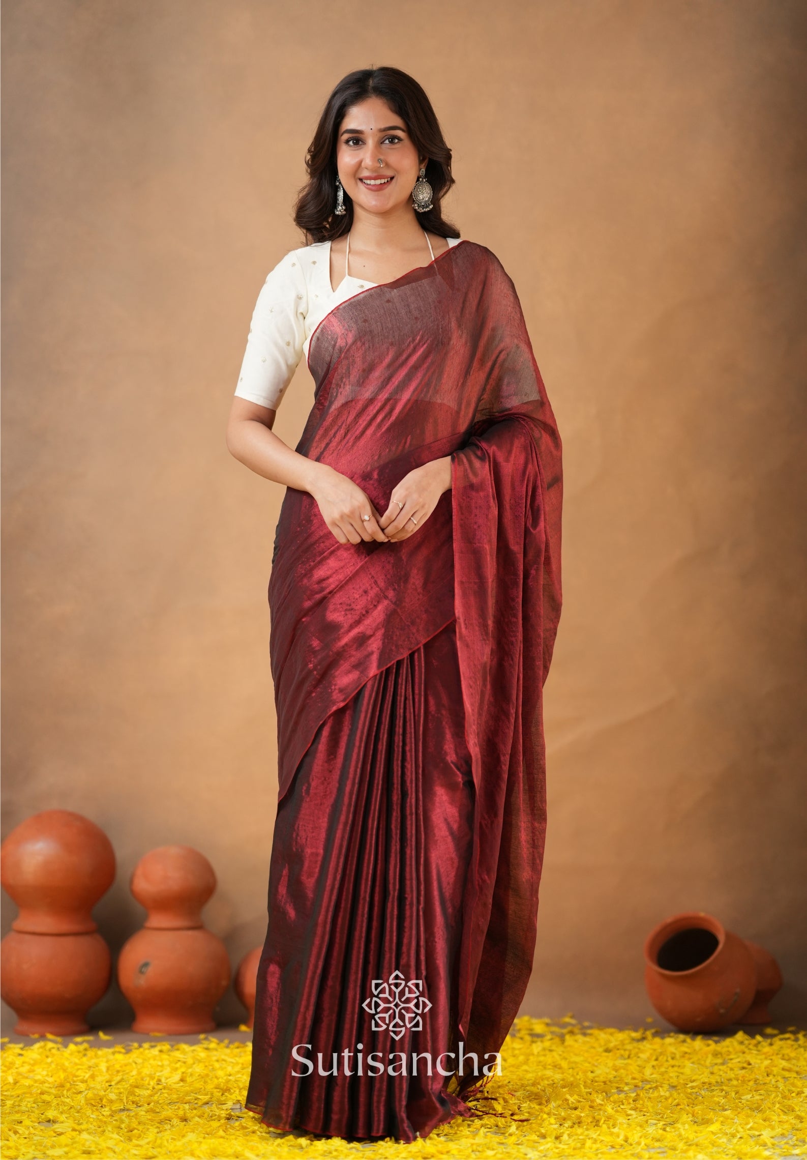 Ivory Gold Horizon – Flowing with Regal Charm