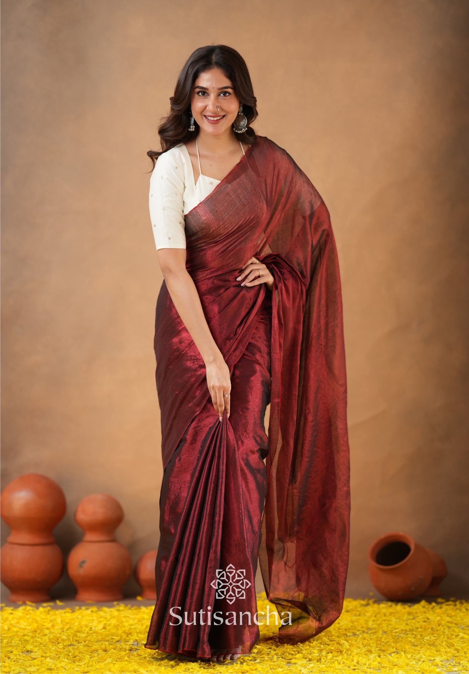 Ivory Gold Horizon – Flowing with Regal Charm
