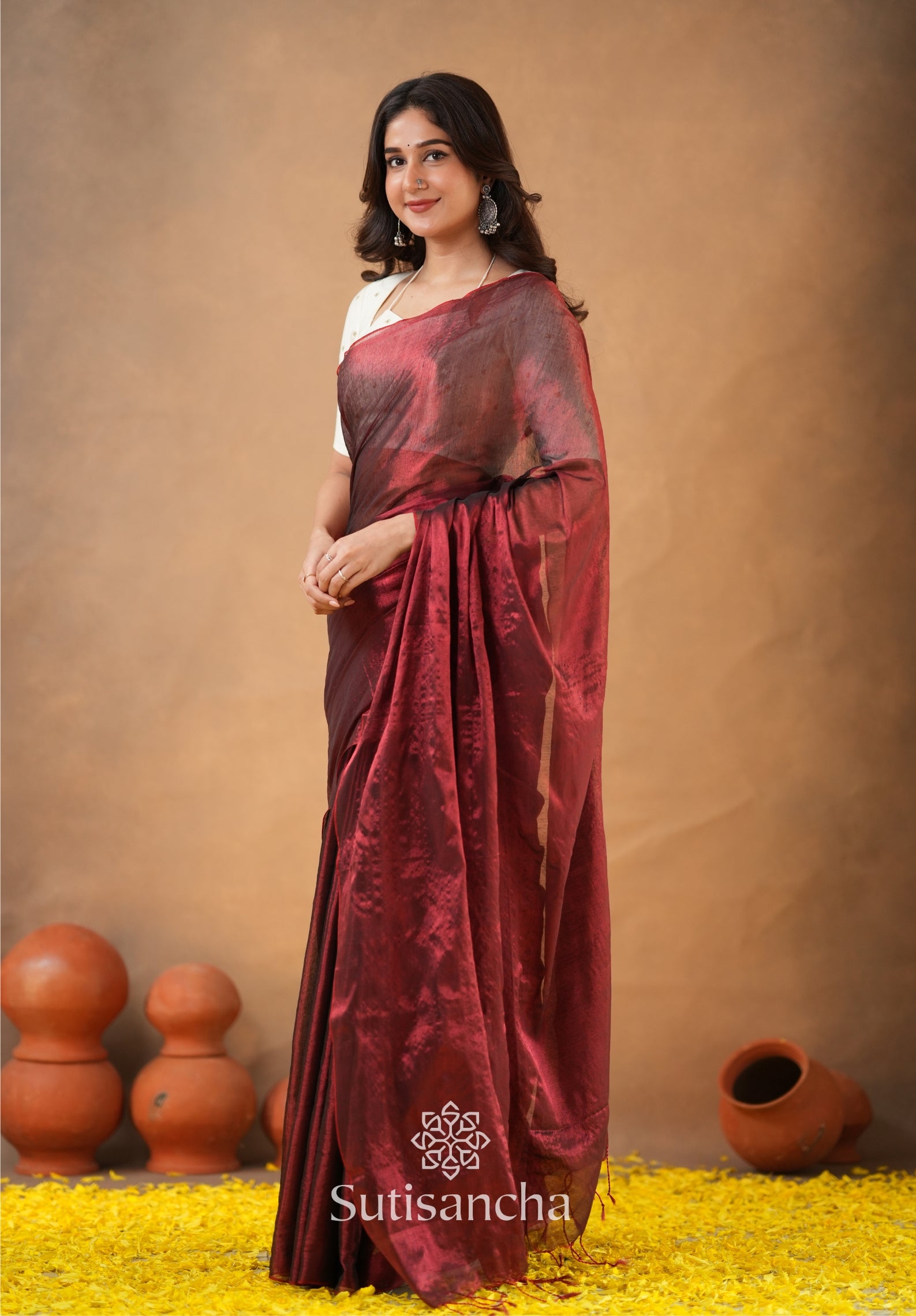 Ivory Gold Horizon – Flowing with Regal Charm