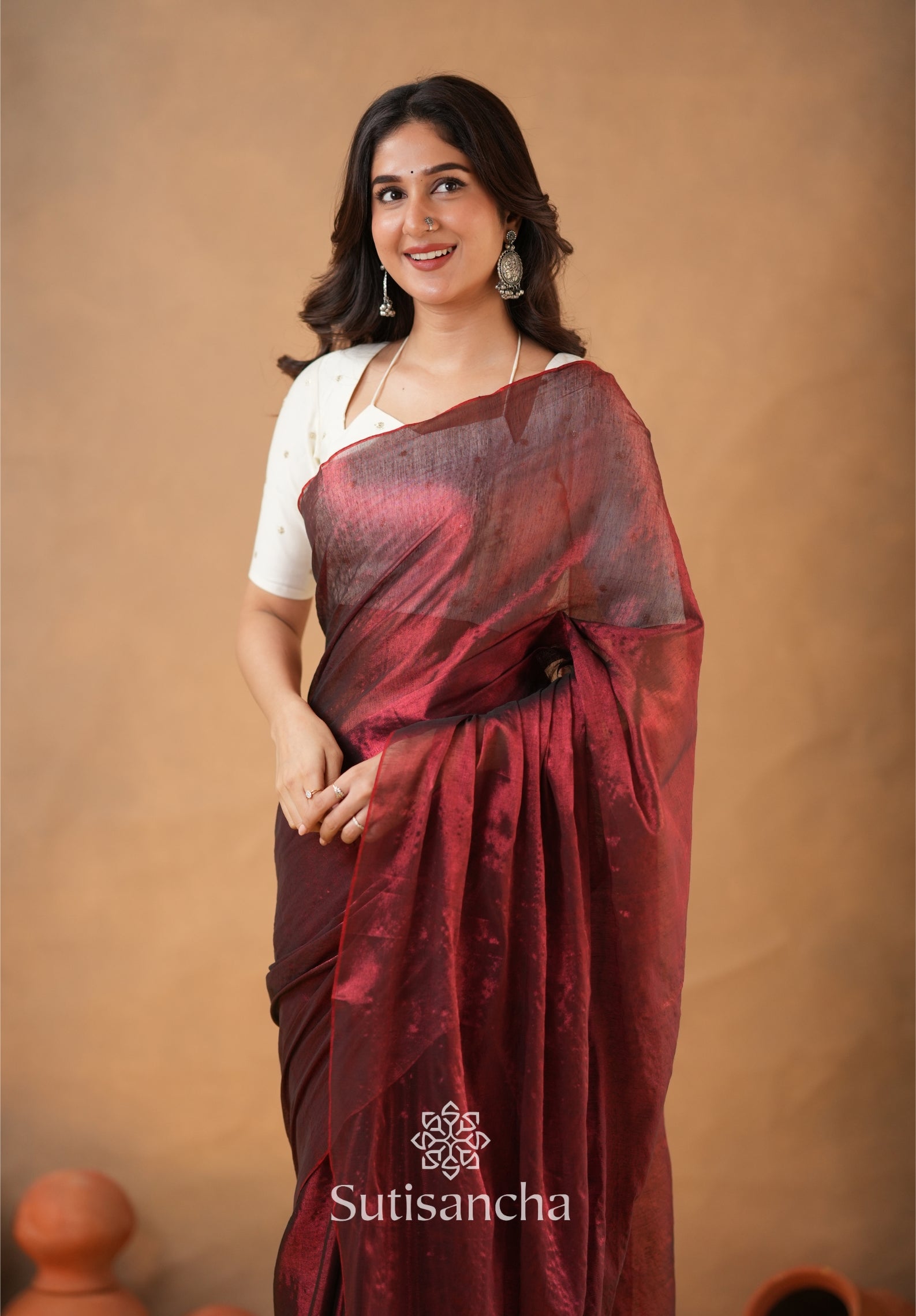 Ivory Gold Horizon – Flowing with Regal Charm