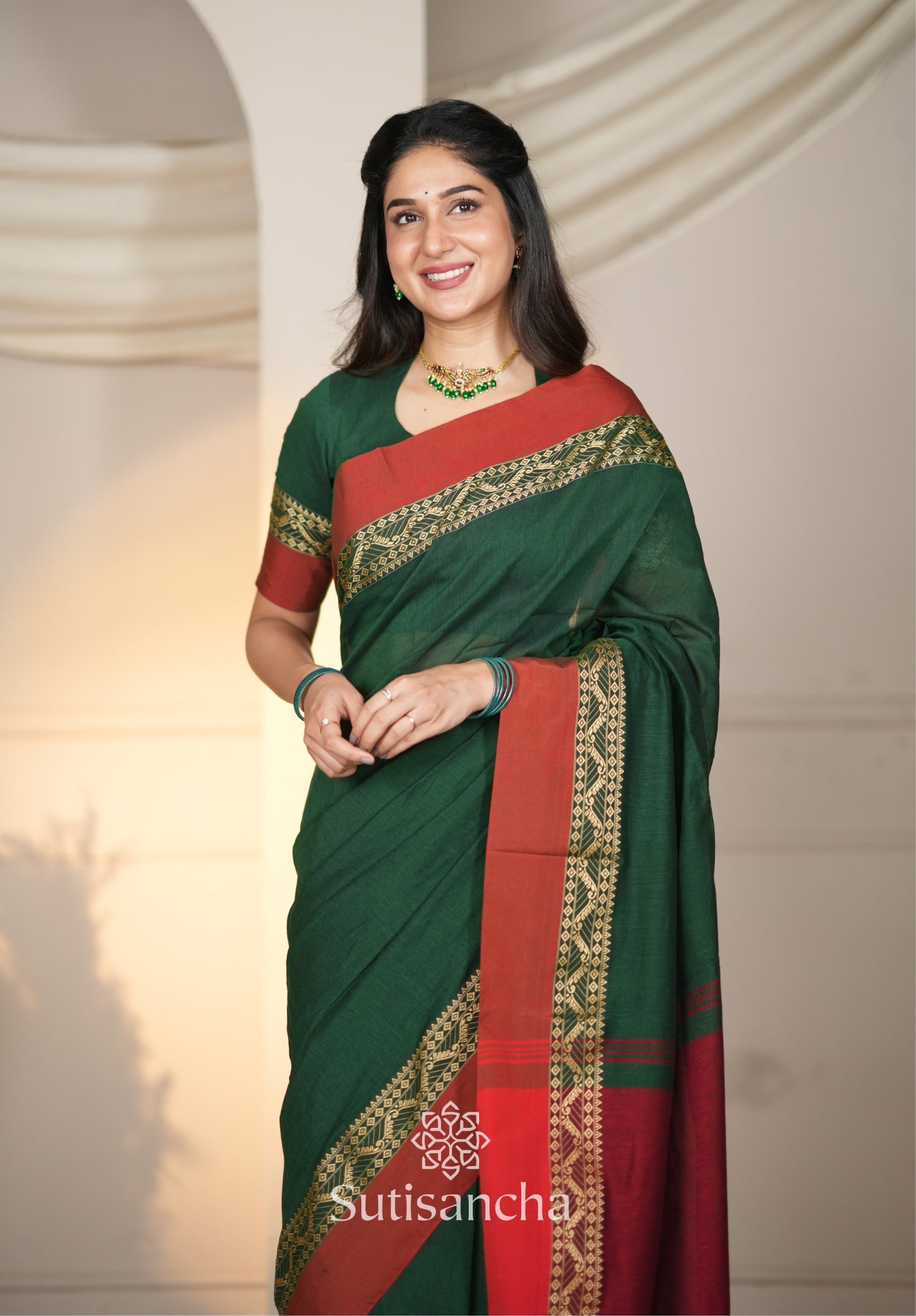 The Weaver's Touch: Pure Bengal Cotton Saree with Timeless Appeal