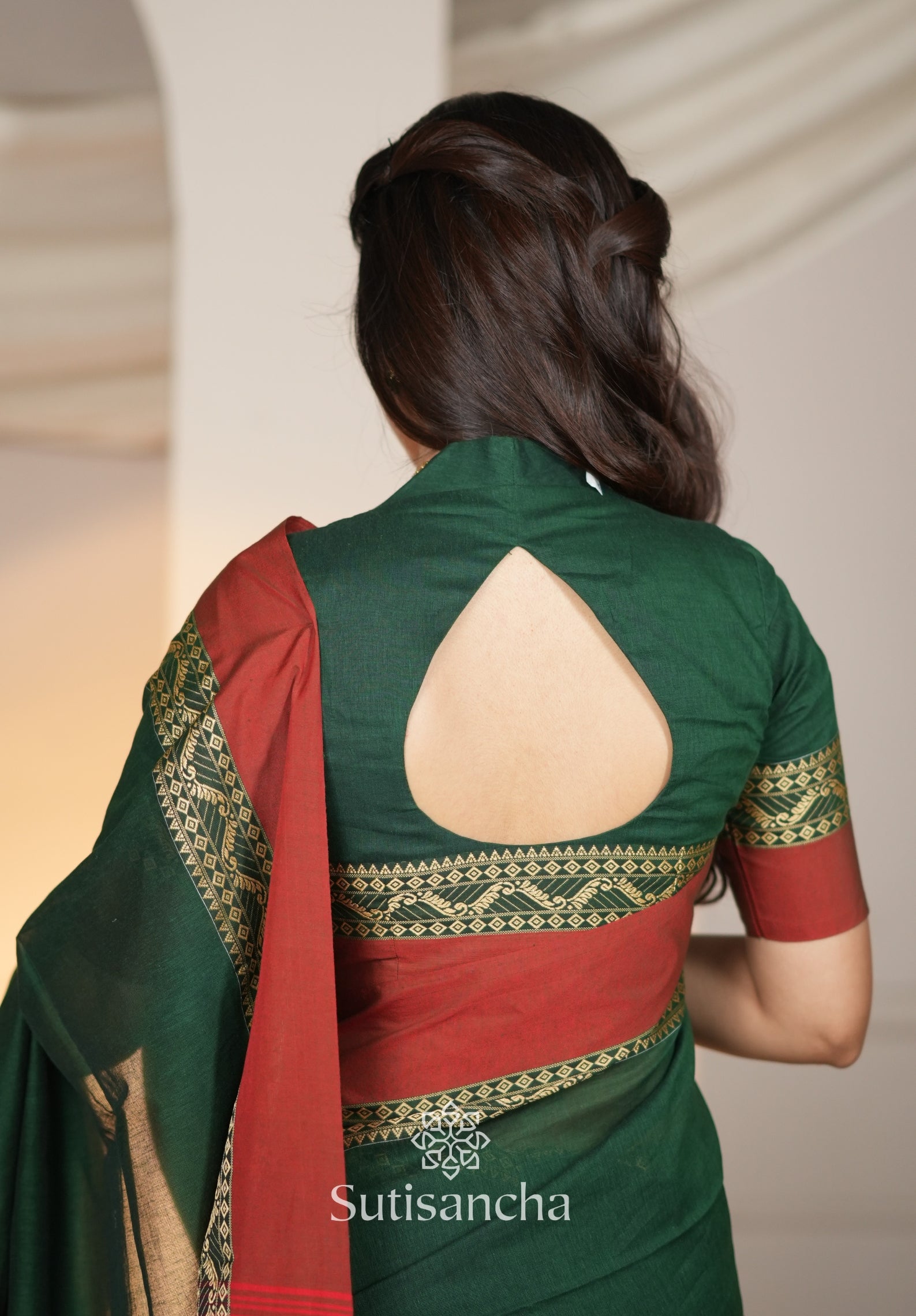 The Weaver's Touch: Pure Bengal Cotton Saree with Timeless Appeal