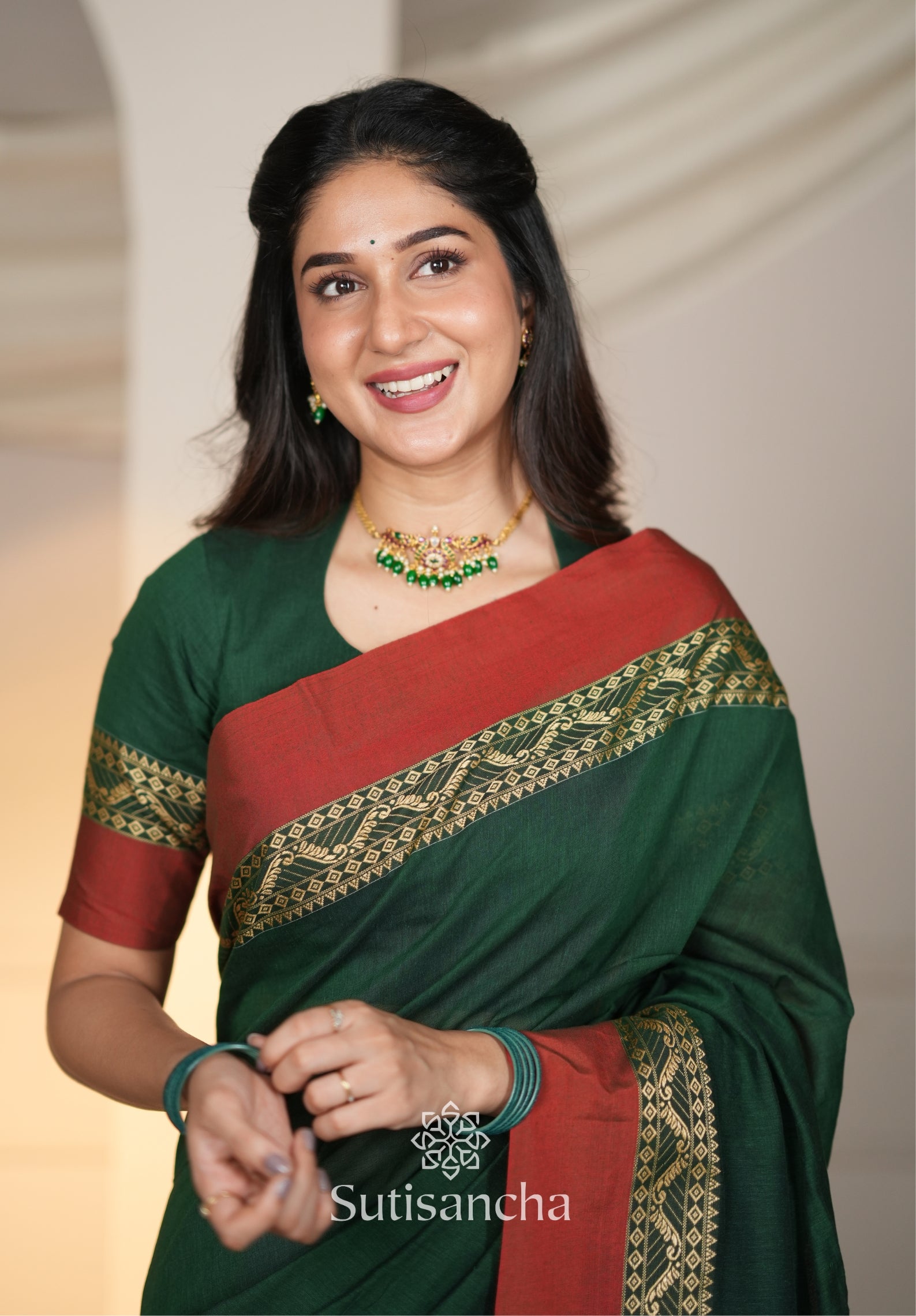 The Weaver's Touch: Pure Bengal Cotton Saree with Timeless Appeal