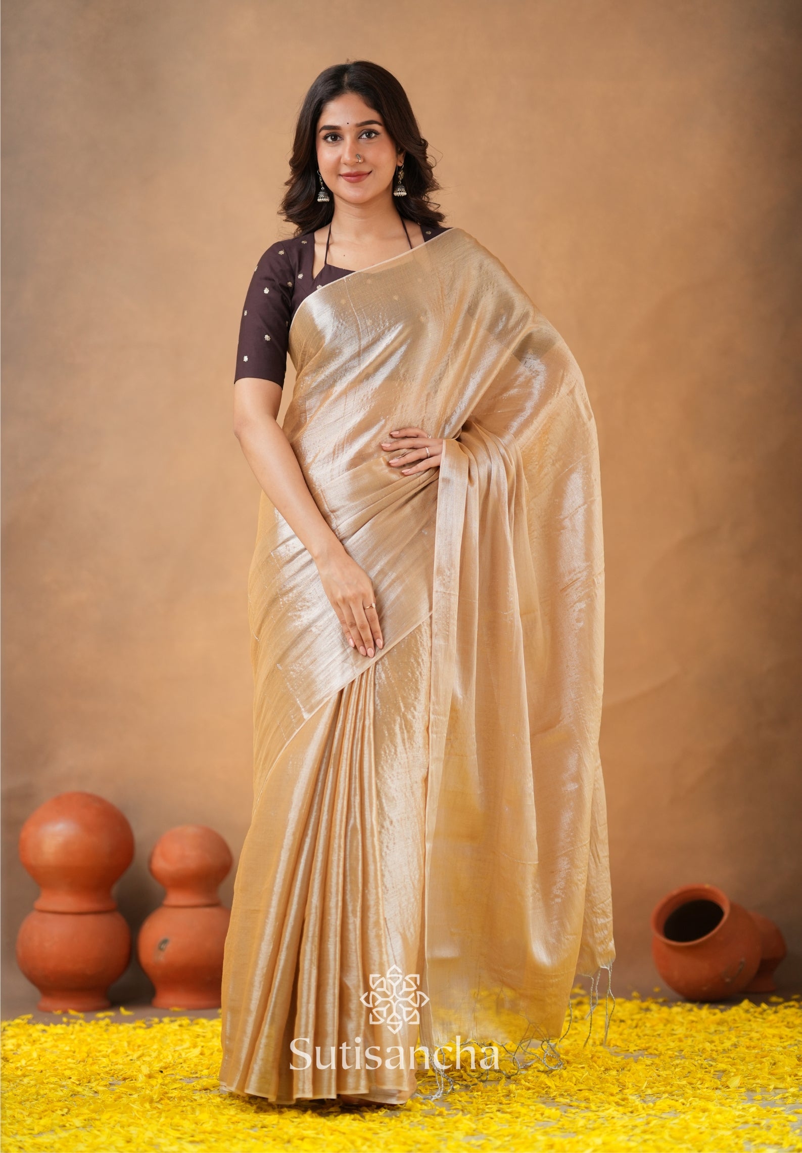 Ivory Gold Horizon – Flowing with Regal Charm