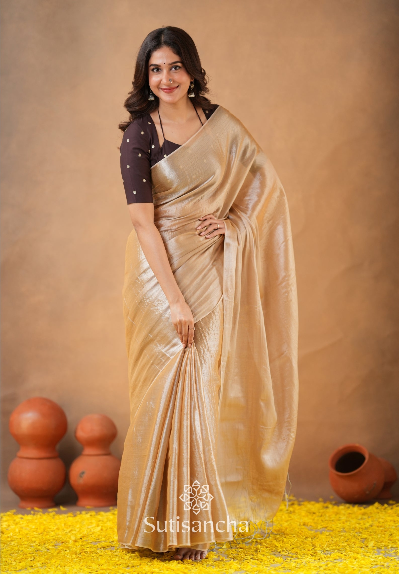 Ivory Gold Horizon – Flowing with Regal Charm