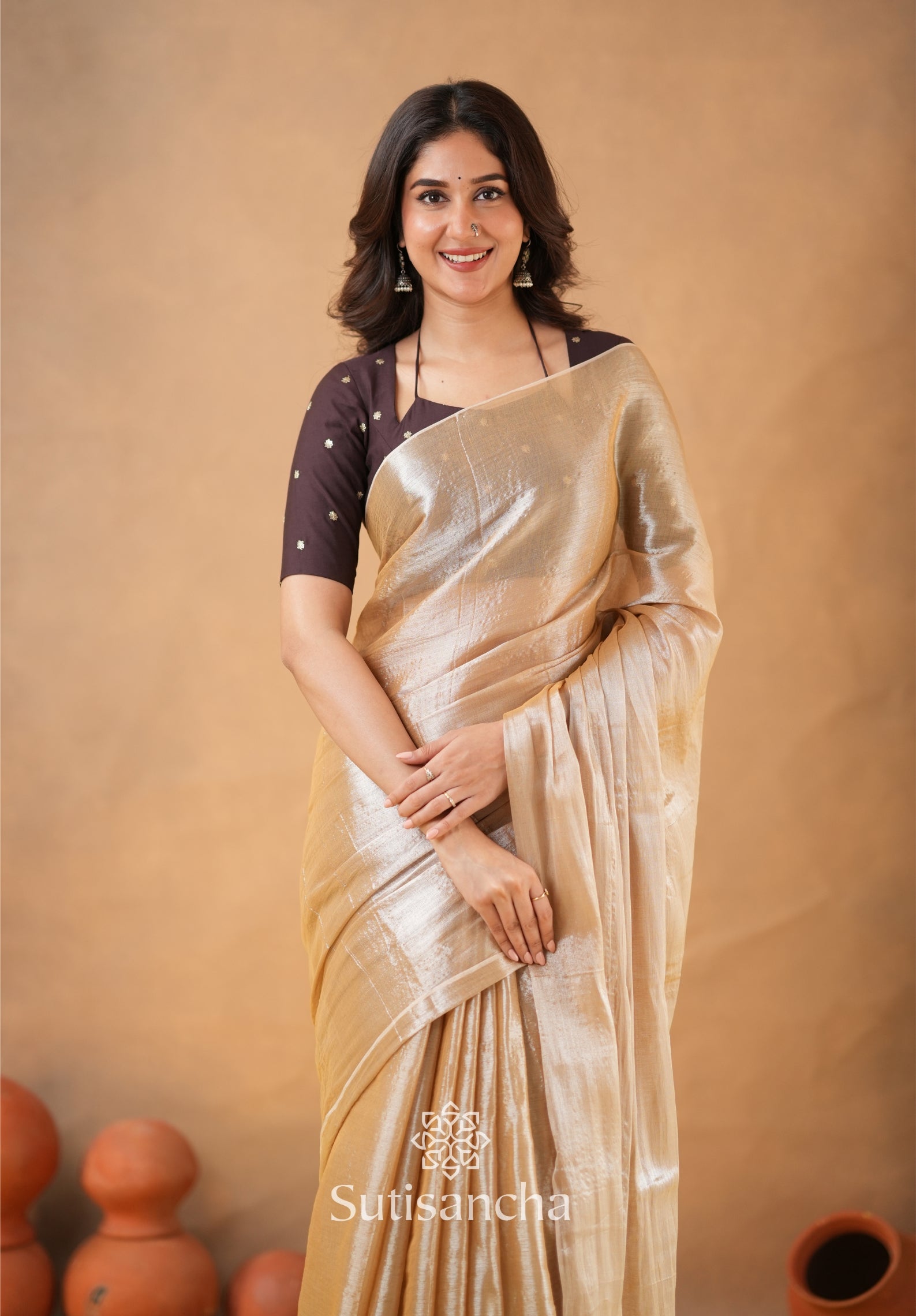 Ivory Gold Horizon – Flowing with Regal Charm