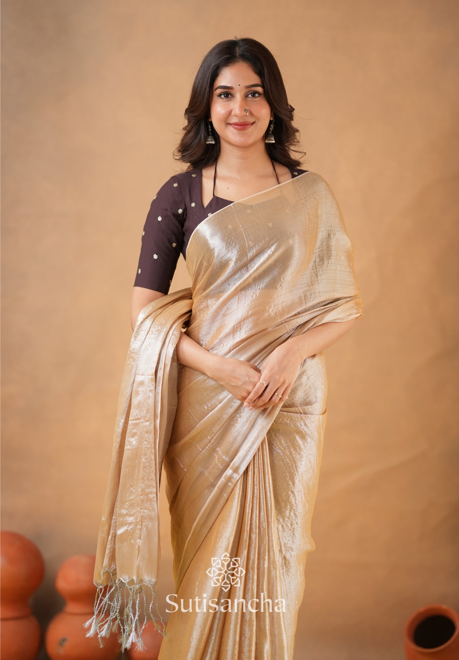 Ivory Gold Horizon – Flowing with Regal Charm