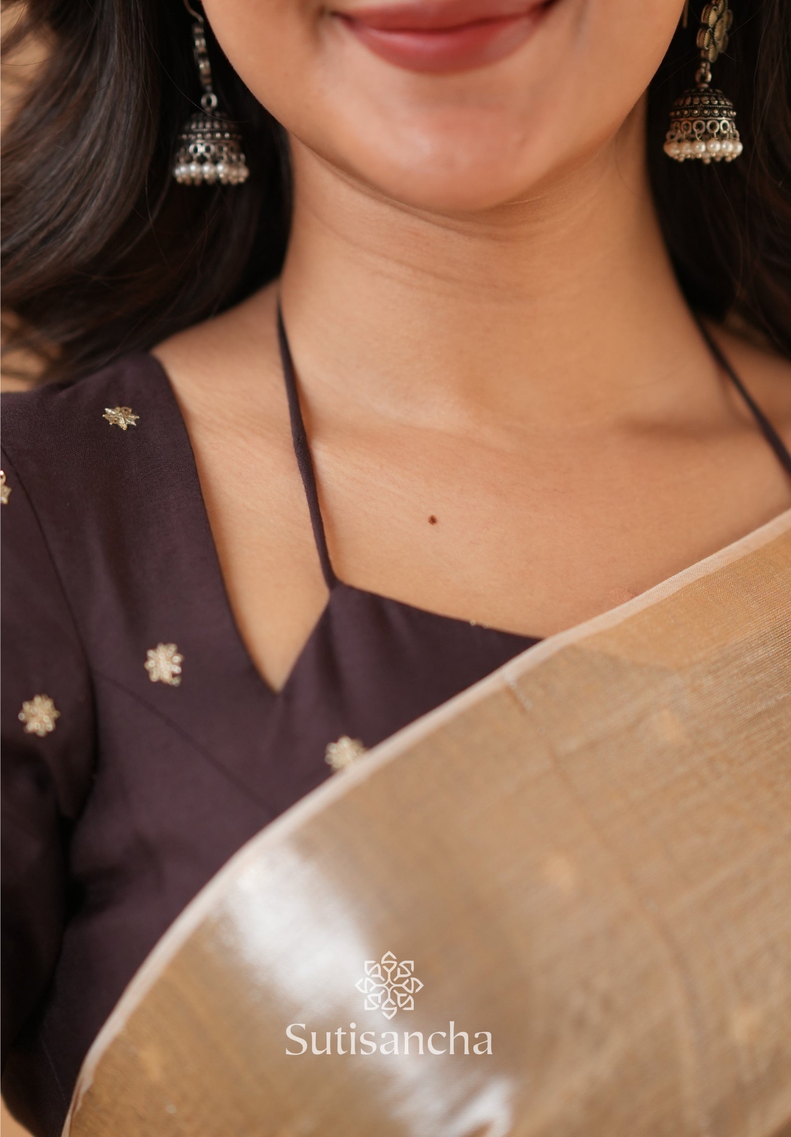 Ivory Gold Horizon – Flowing with Regal Charm