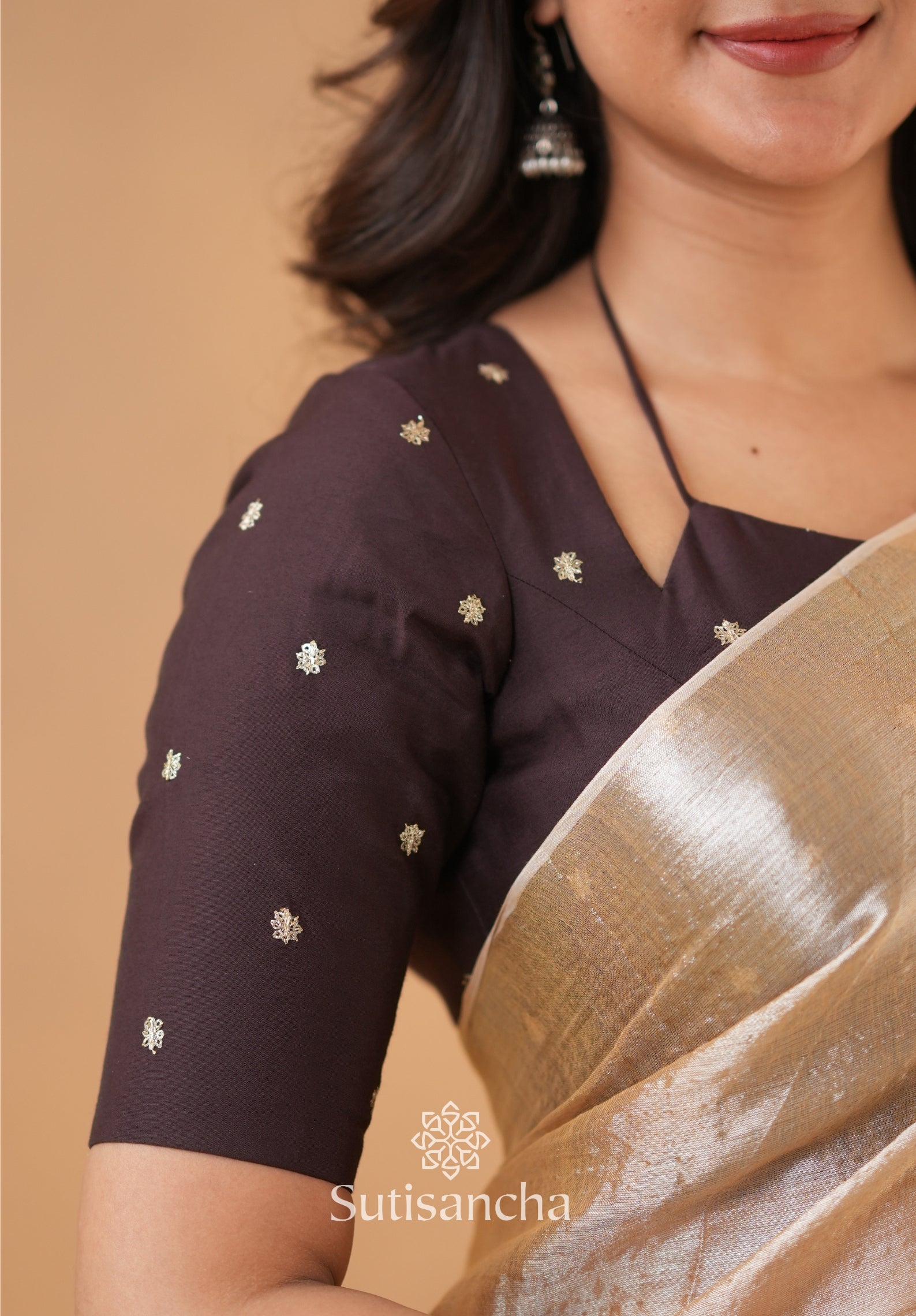 Ivory Gold Horizon – Flowing with Regal Charm