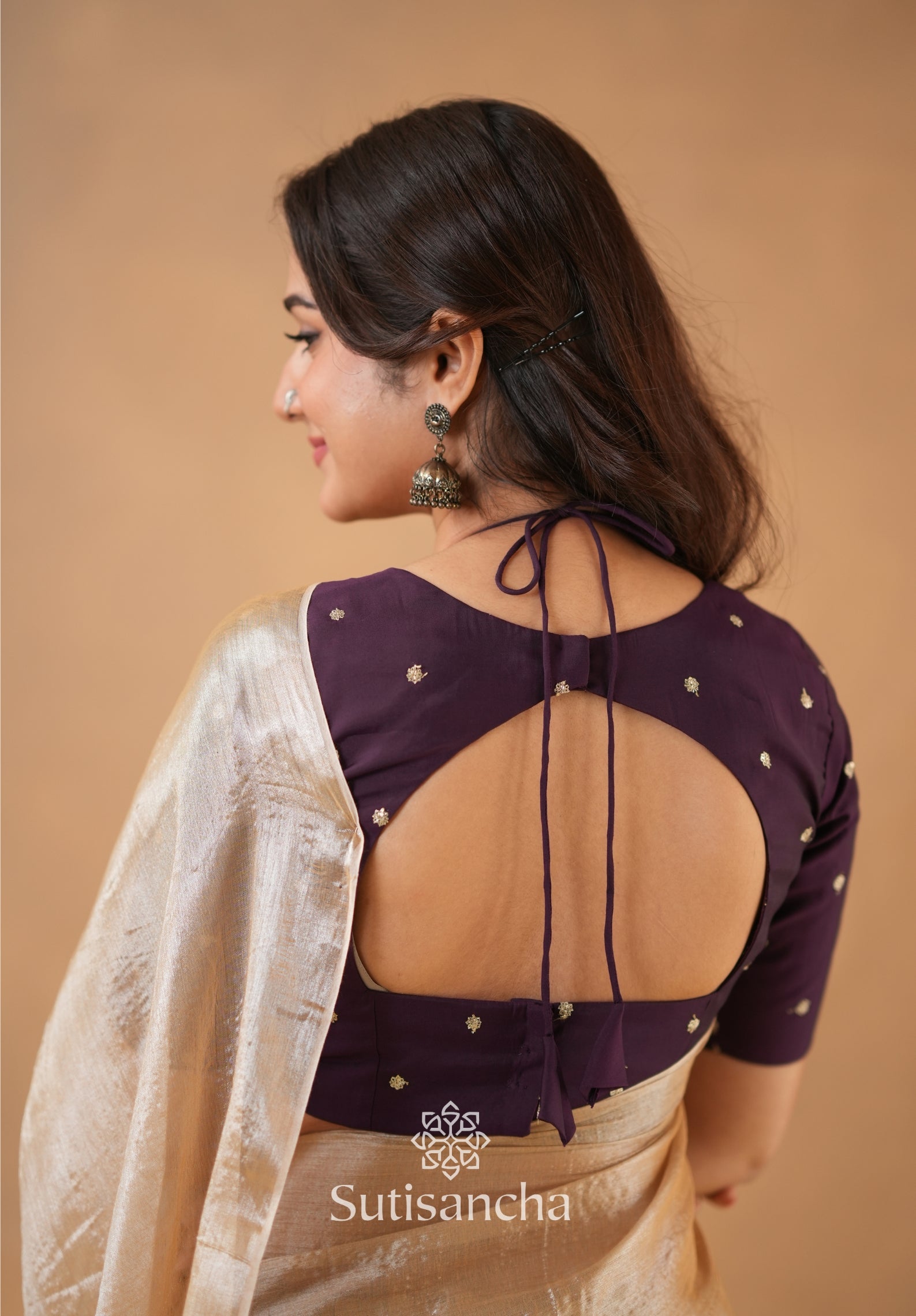 Ivory Gold Horizon – Flowing with Regal Charm