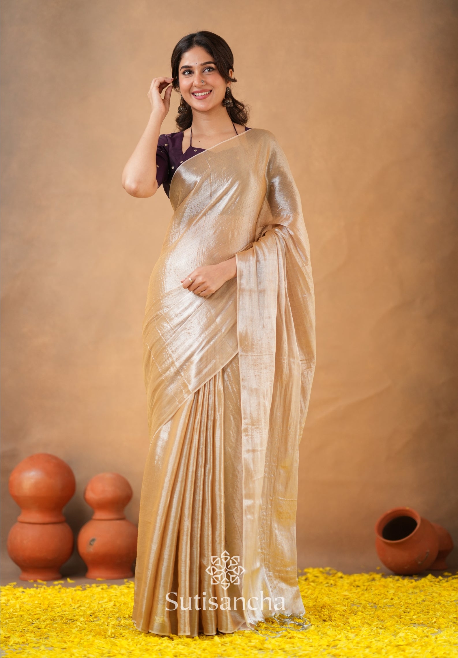 Ivory Gold Horizon – Flowing with Regal Charm