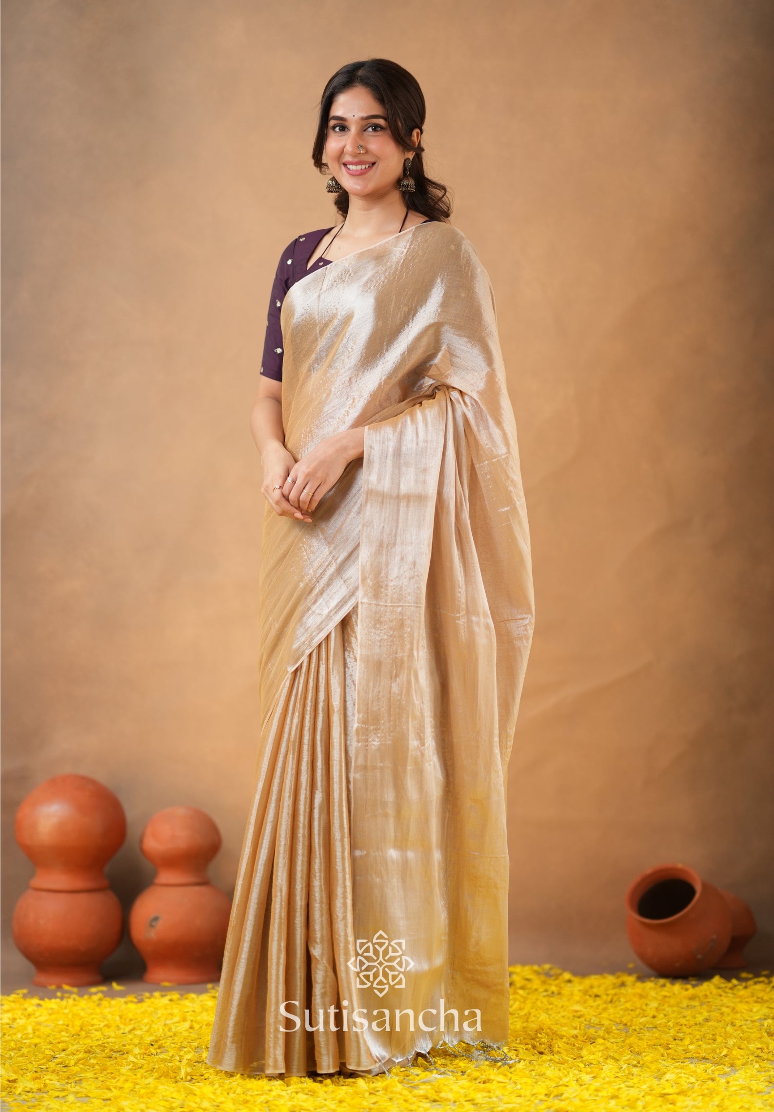 Ivory Gold Horizon – Flowing with Regal Charm