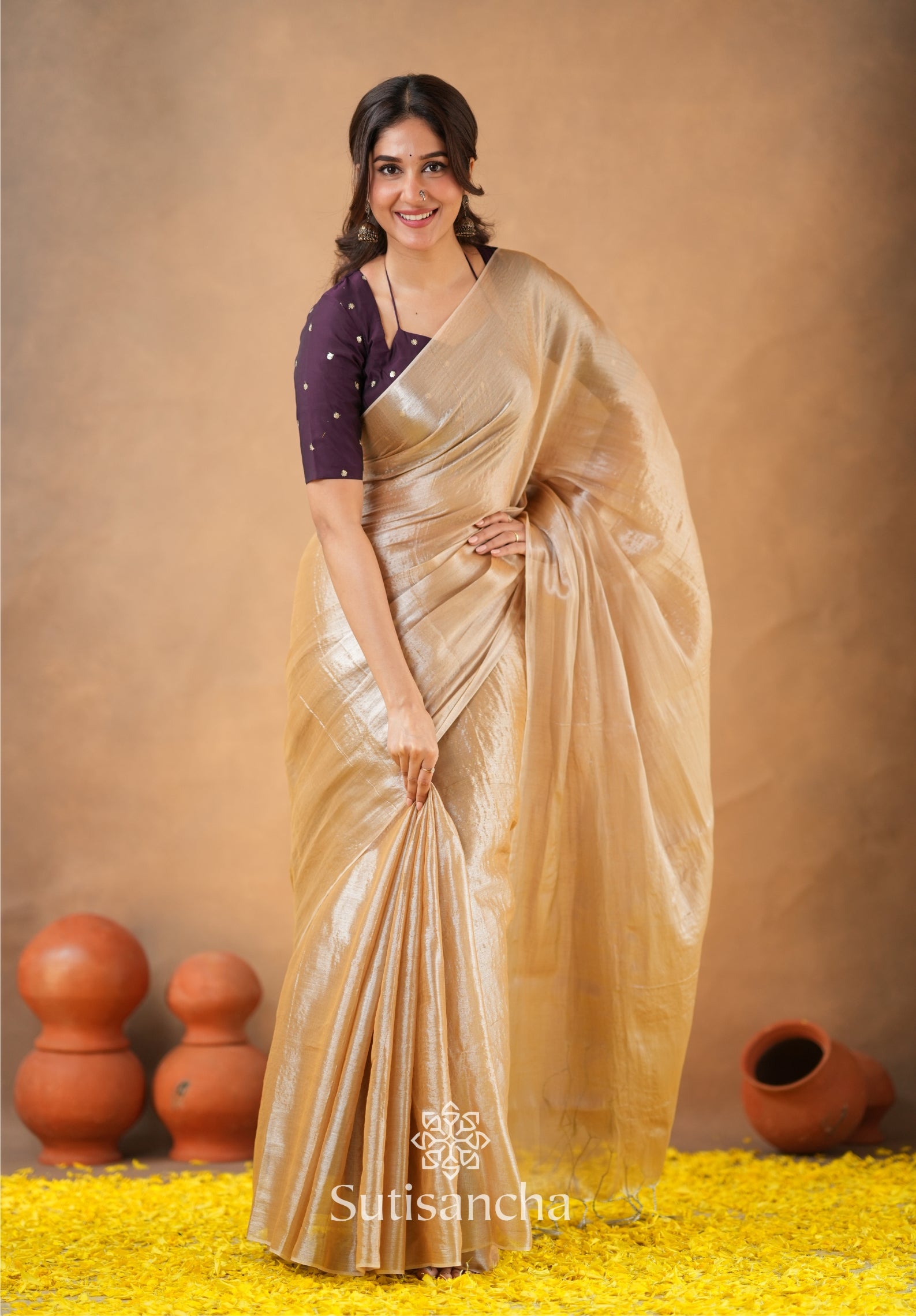 Ivory Gold Horizon – Flowing with Regal Charm