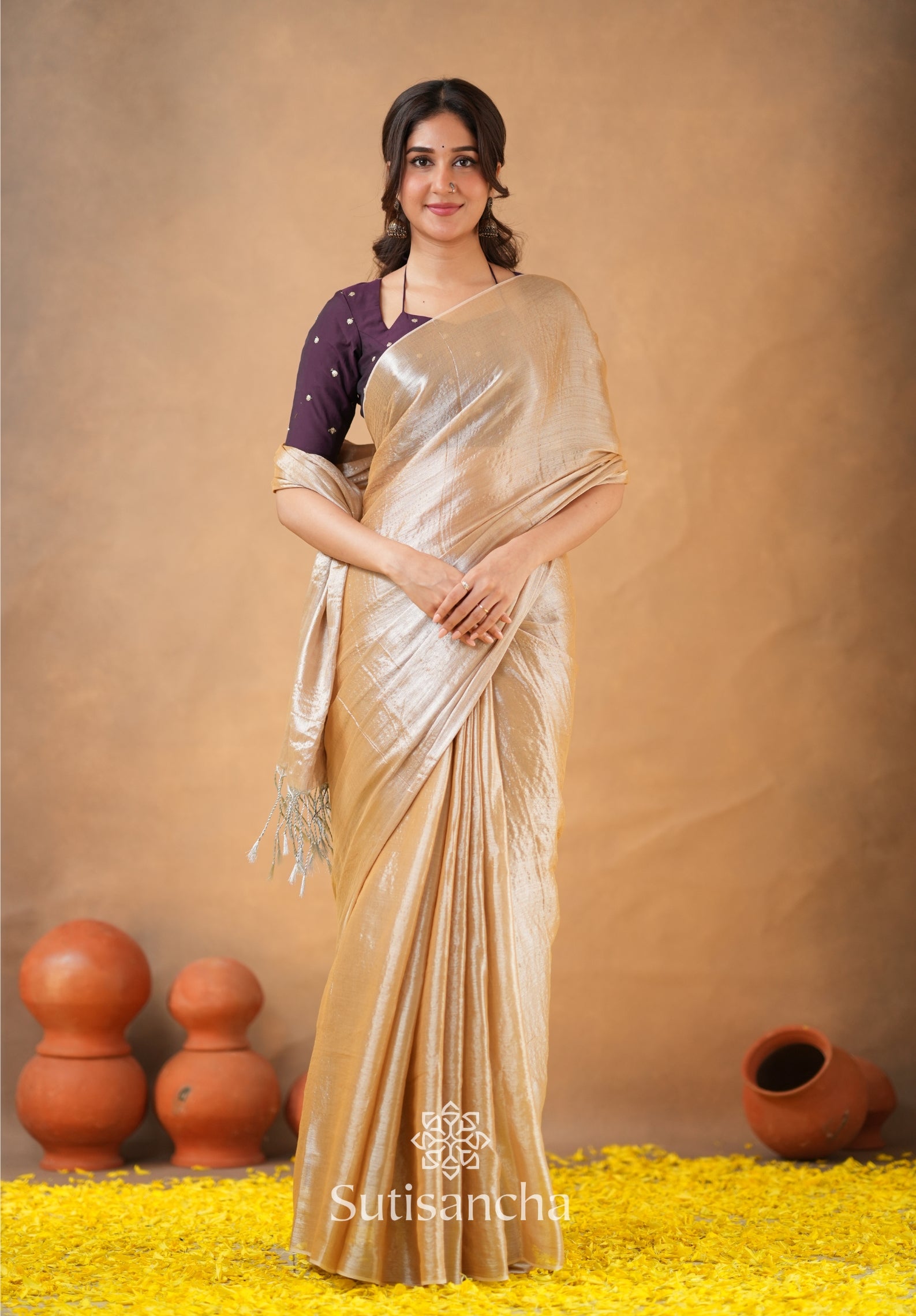 Ivory Gold Horizon – Flowing with Regal Charm