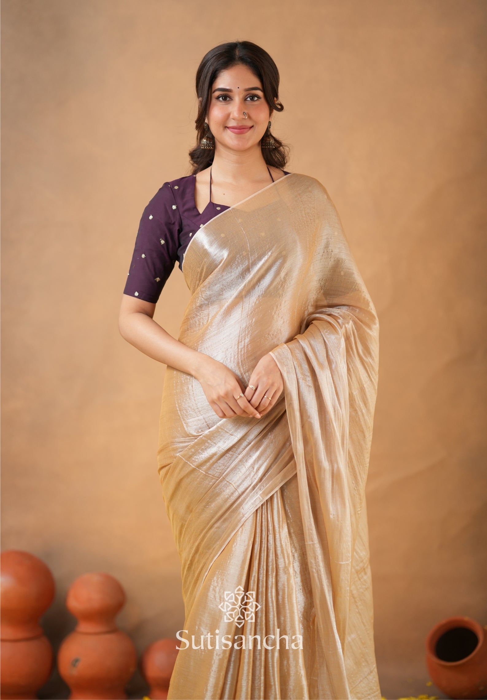 Ivory Gold Horizon – Flowing with Regal Charm