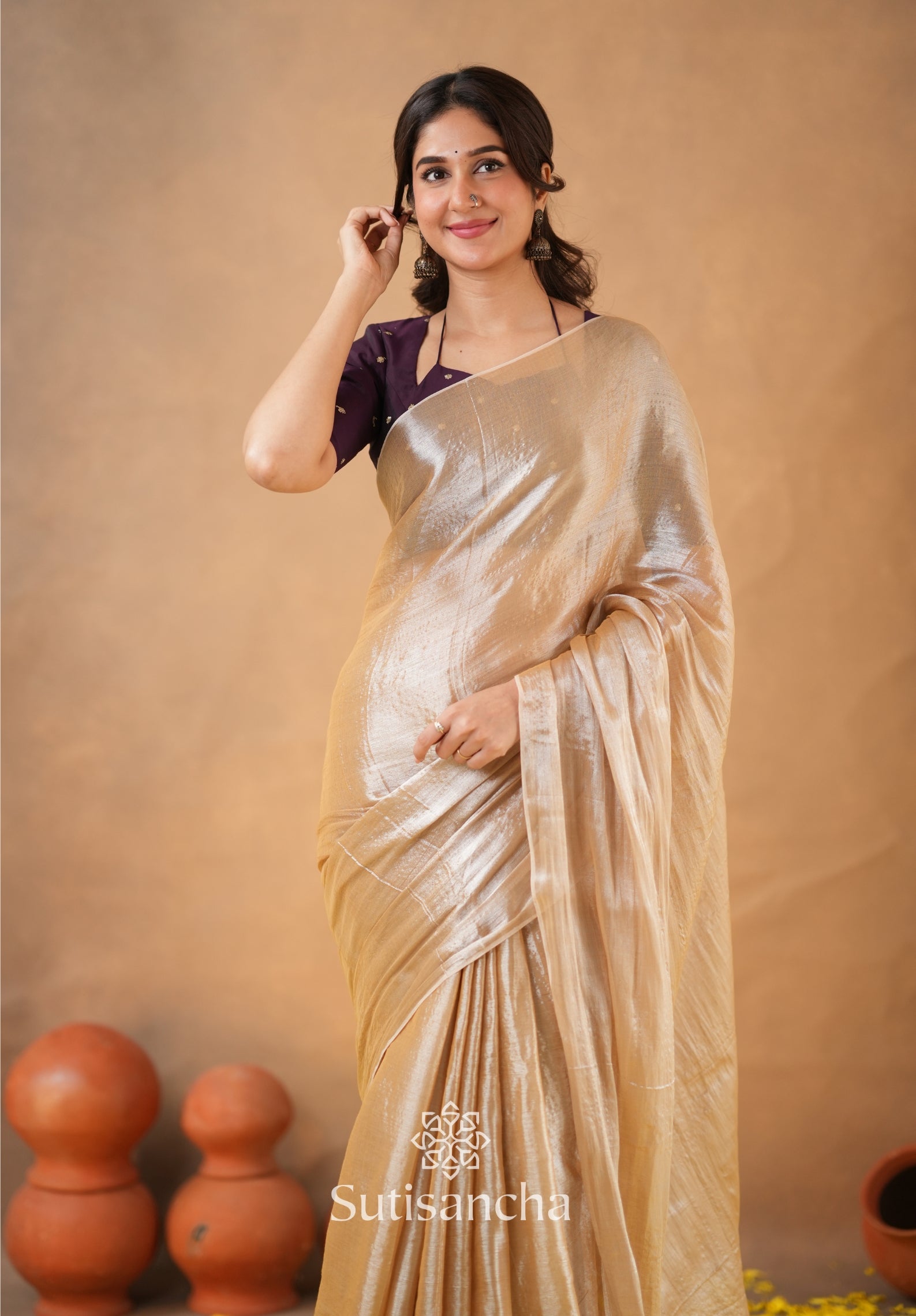 Ivory Gold Horizon – Flowing with Regal Charm