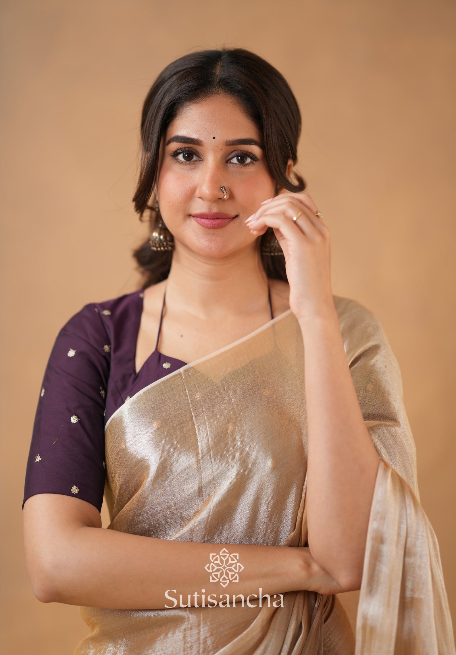 Ivory Gold Horizon – Flowing with Regal Charm