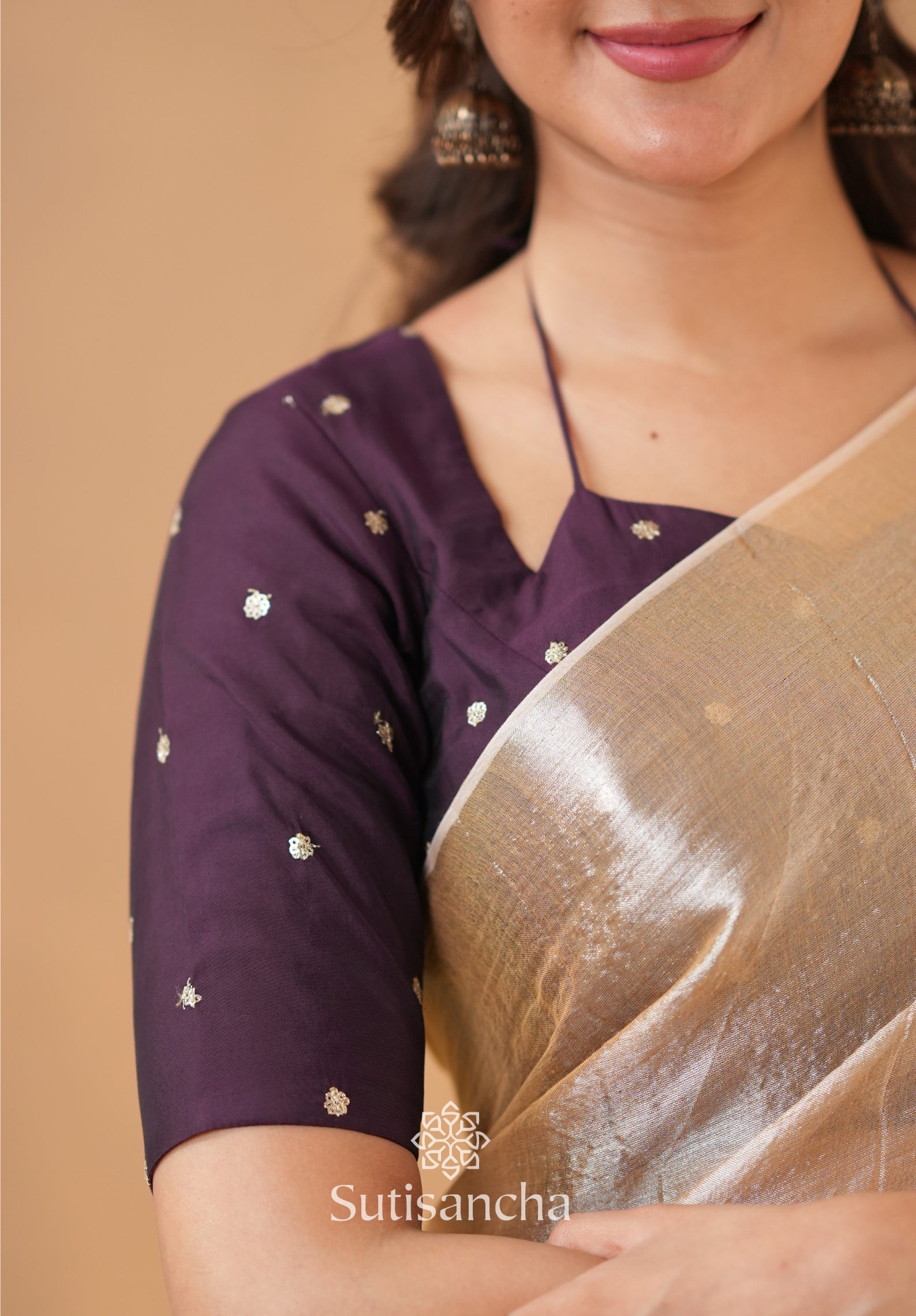 Ivory Gold Horizon – Flowing with Regal Charm