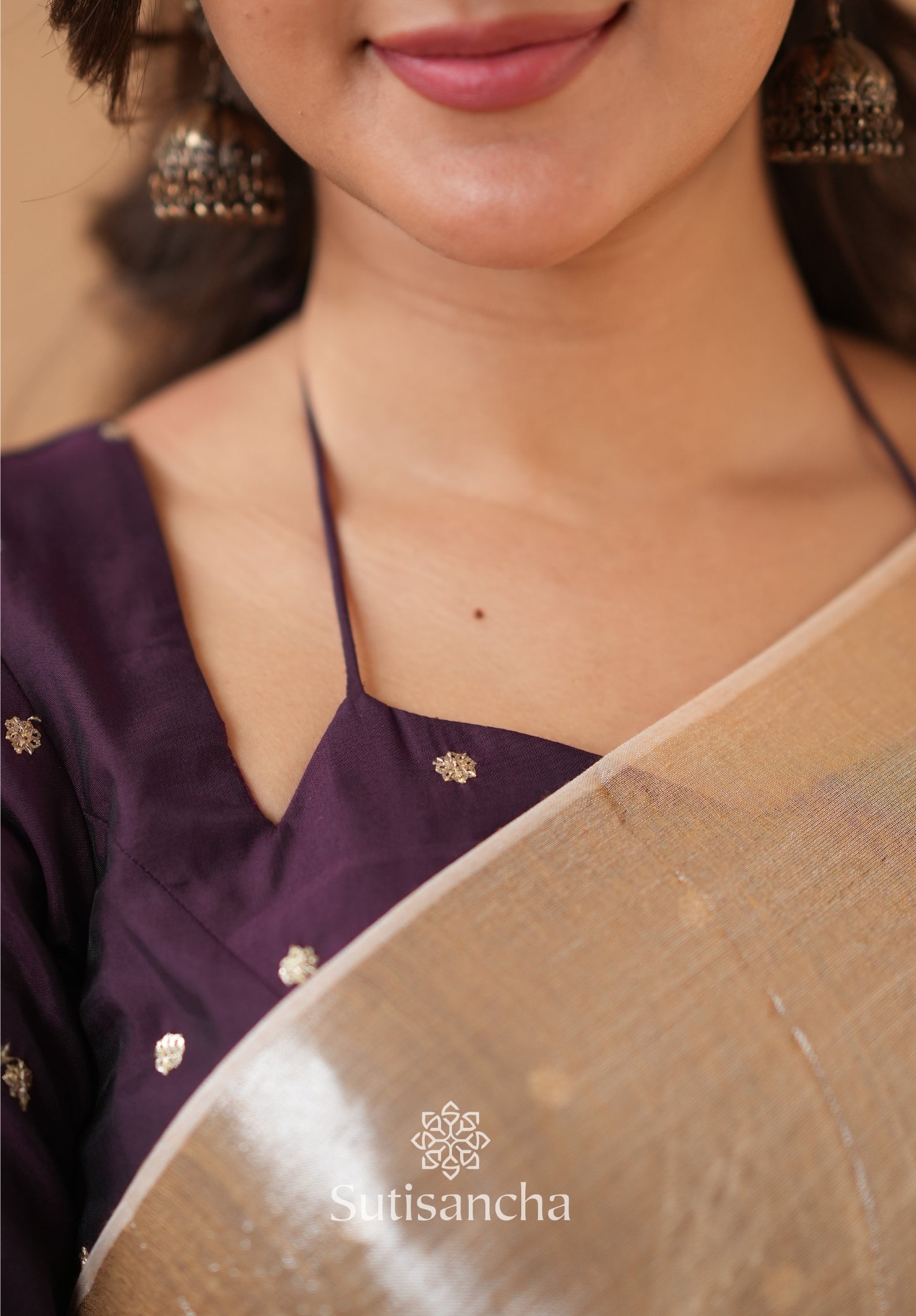 Ivory Gold Horizon – Flowing with Regal Charm