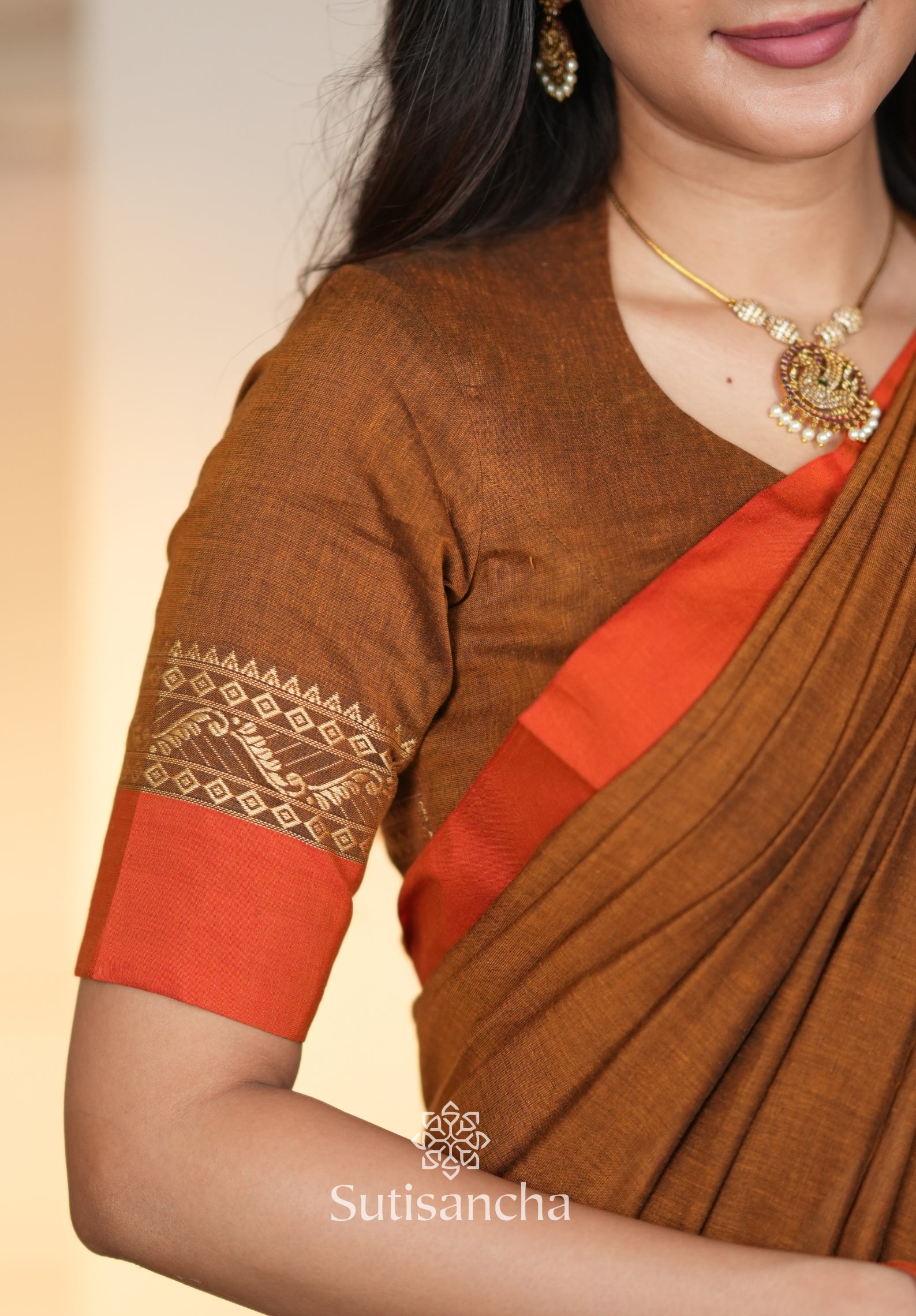 The Weaver's Touch: Pure Bengal Cotton Saree with Timeless Appeal
