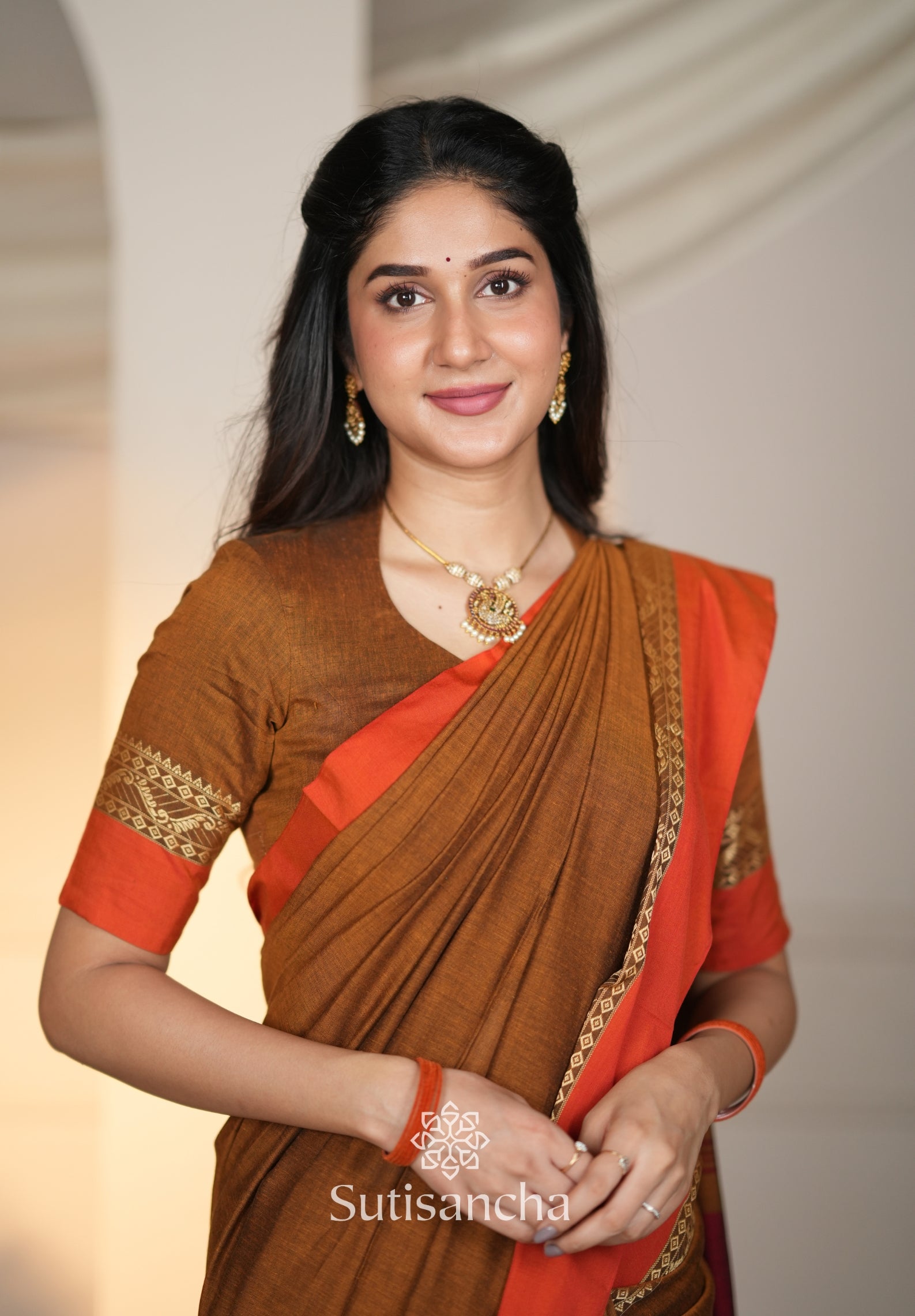 The Weaver's Touch: Pure Bengal Cotton Saree with Timeless Appeal