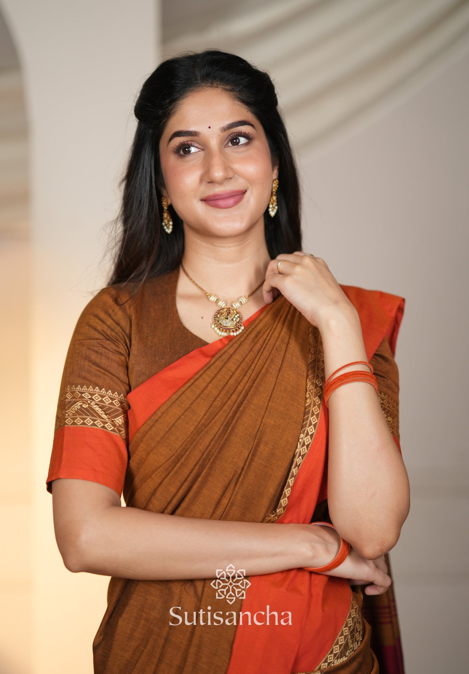 The Weaver's Touch: Pure Bengal Cotton Saree with Timeless Appeal