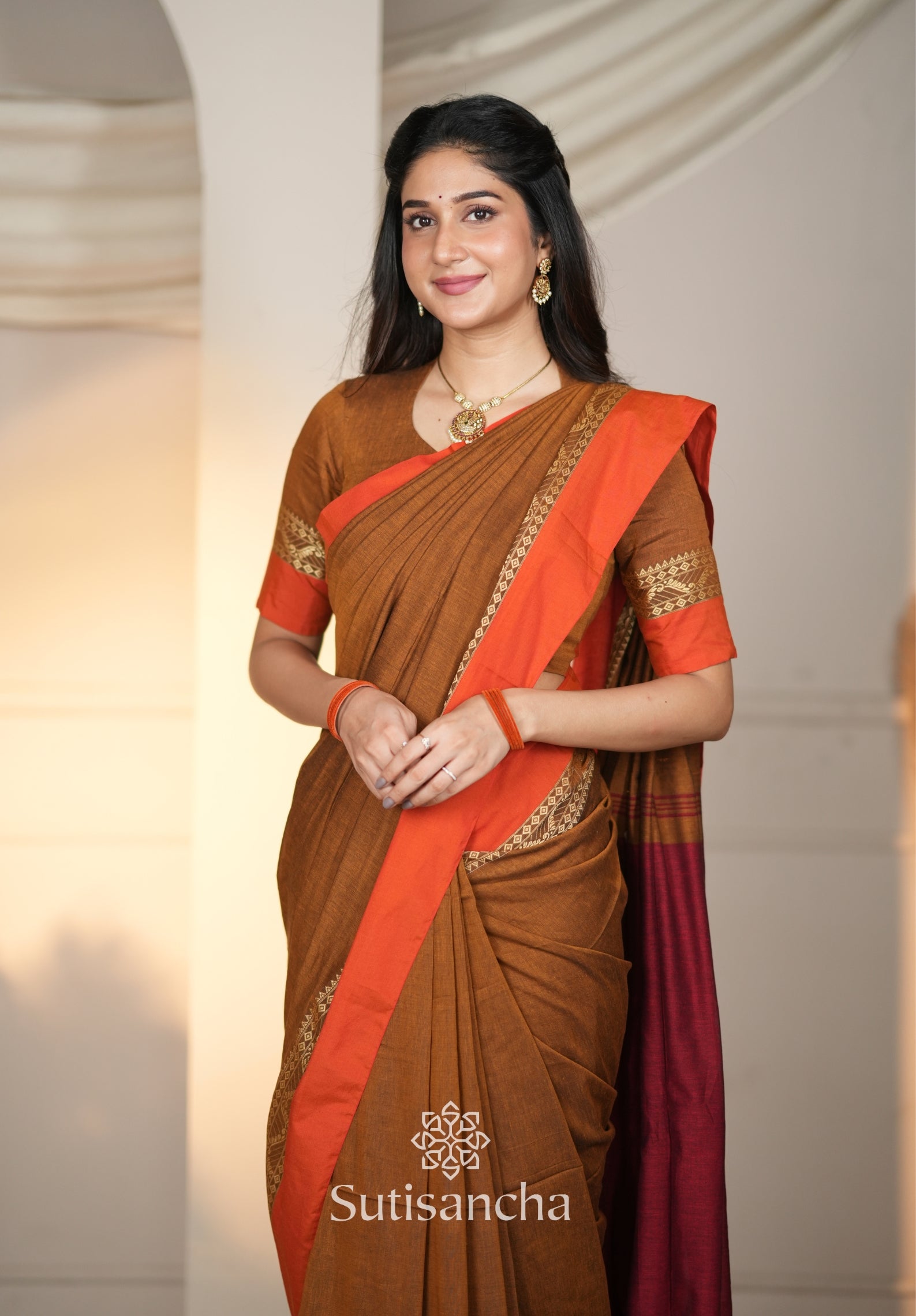 The Weaver's Touch: Pure Bengal Cotton Saree with Timeless Appeal