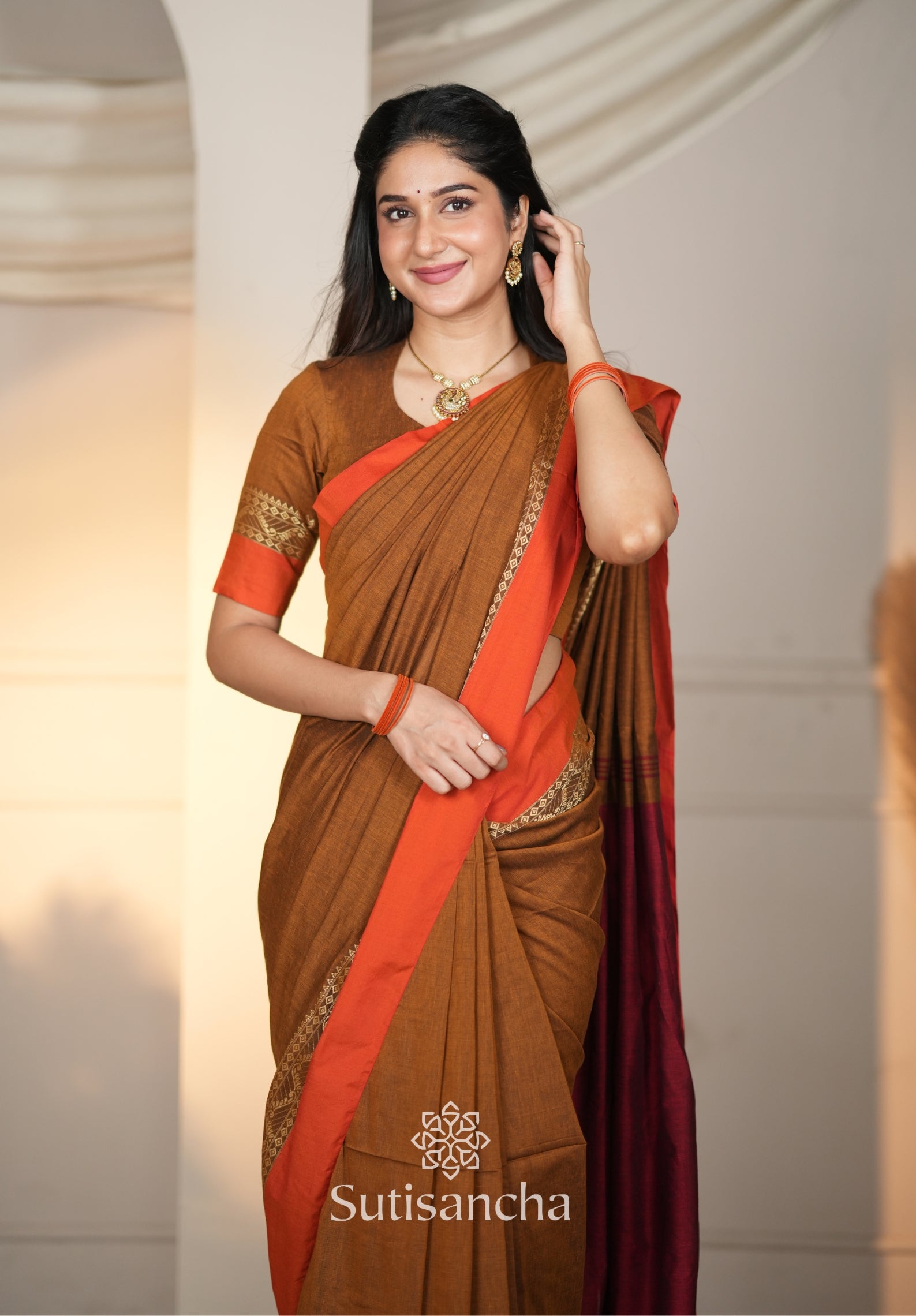 The Weaver's Touch: Pure Bengal Cotton Saree with Timeless Appeal
