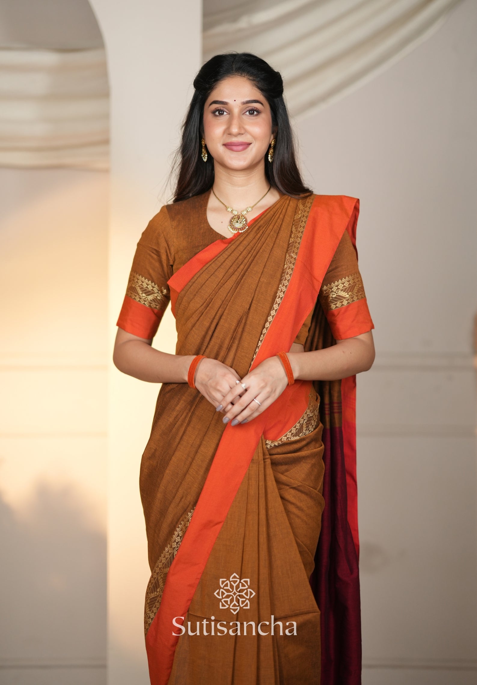 The Weaver's Touch: Pure Bengal Cotton Saree with Timeless Appeal
