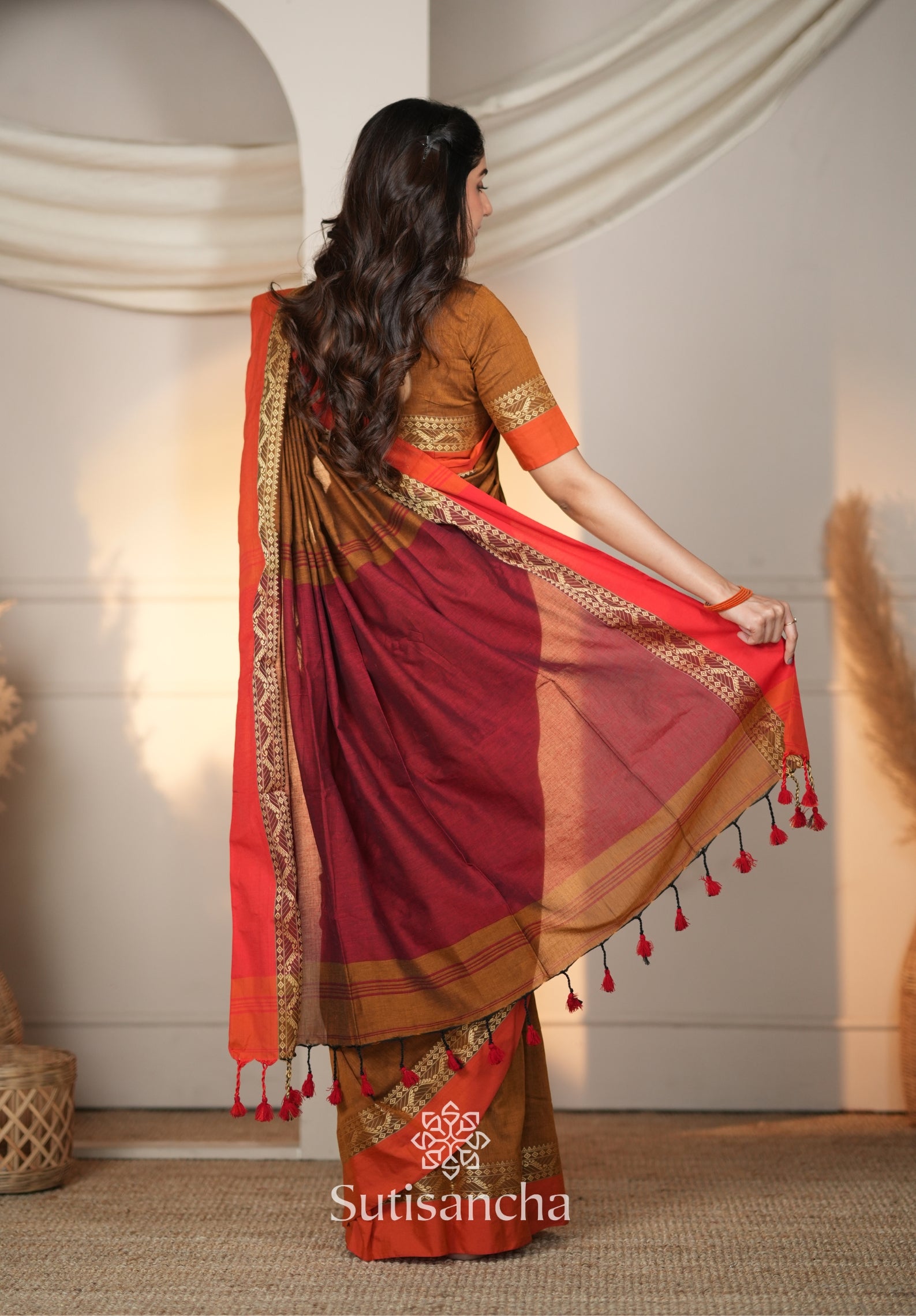 The Weaver's Touch: Pure Bengal Cotton Saree with Timeless Appeal
