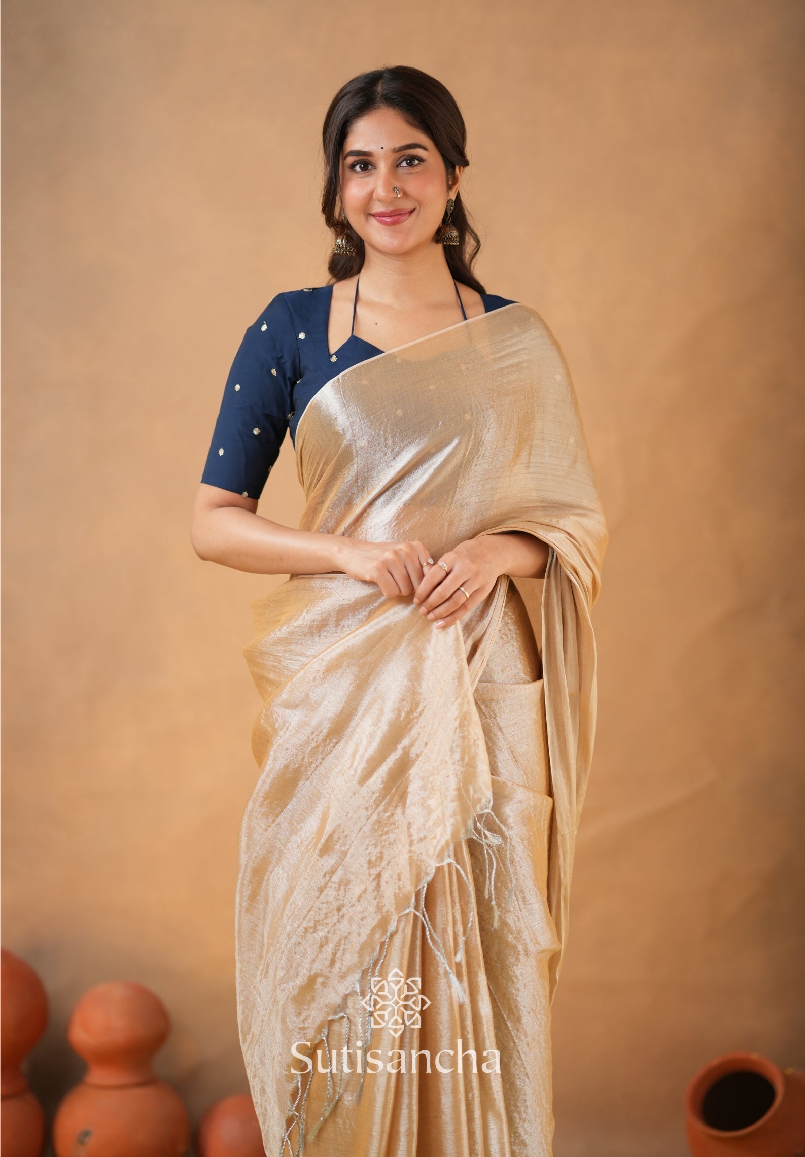 Ivory Gold Horizon – Flowing with Regal Charm