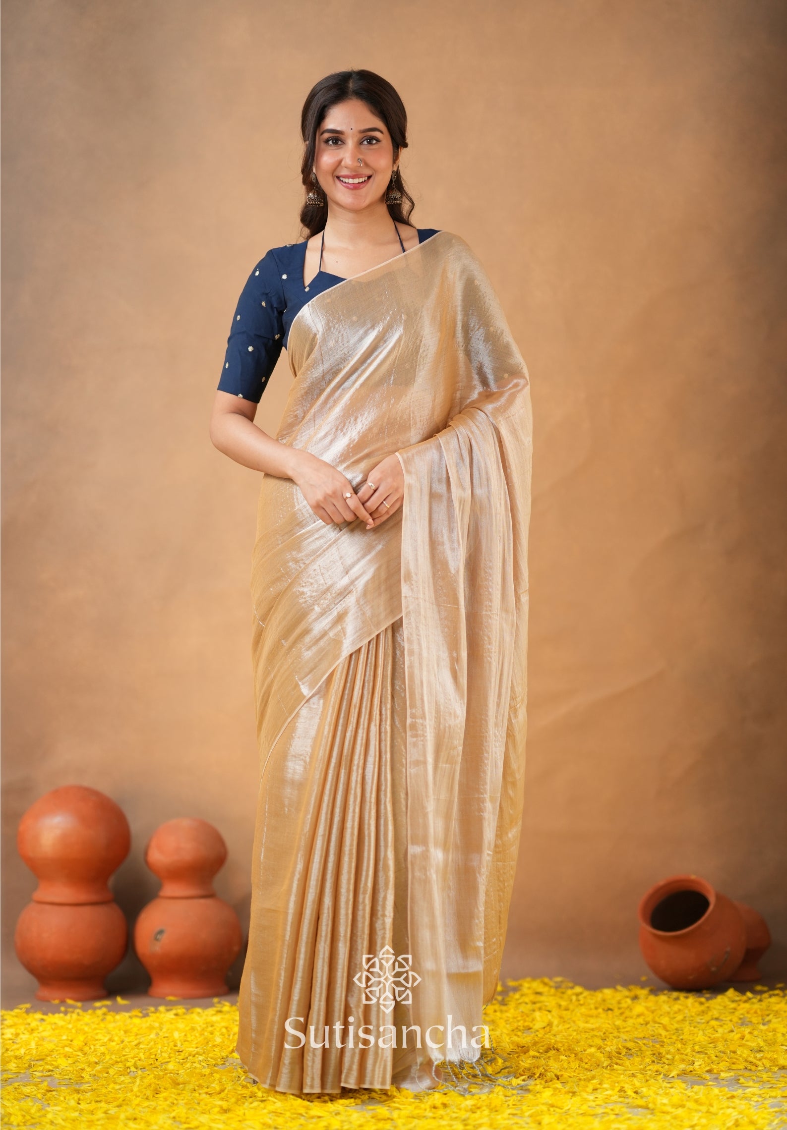 Ivory Gold Horizon – Flowing with Regal Charm