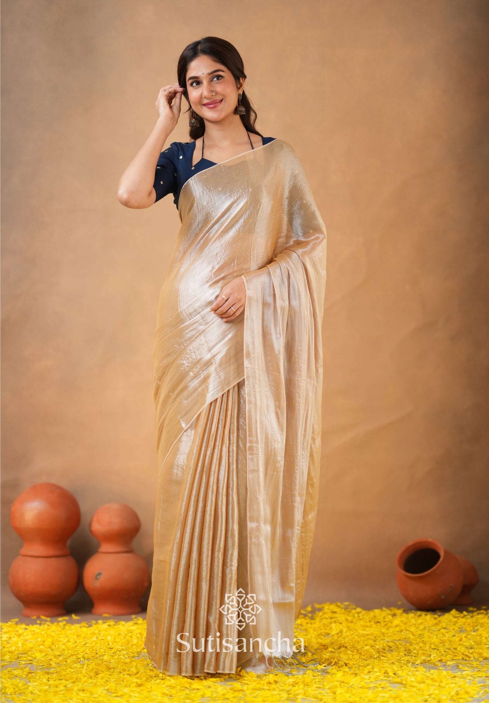 Ivory Gold Horizon – Flowing with Regal Charm