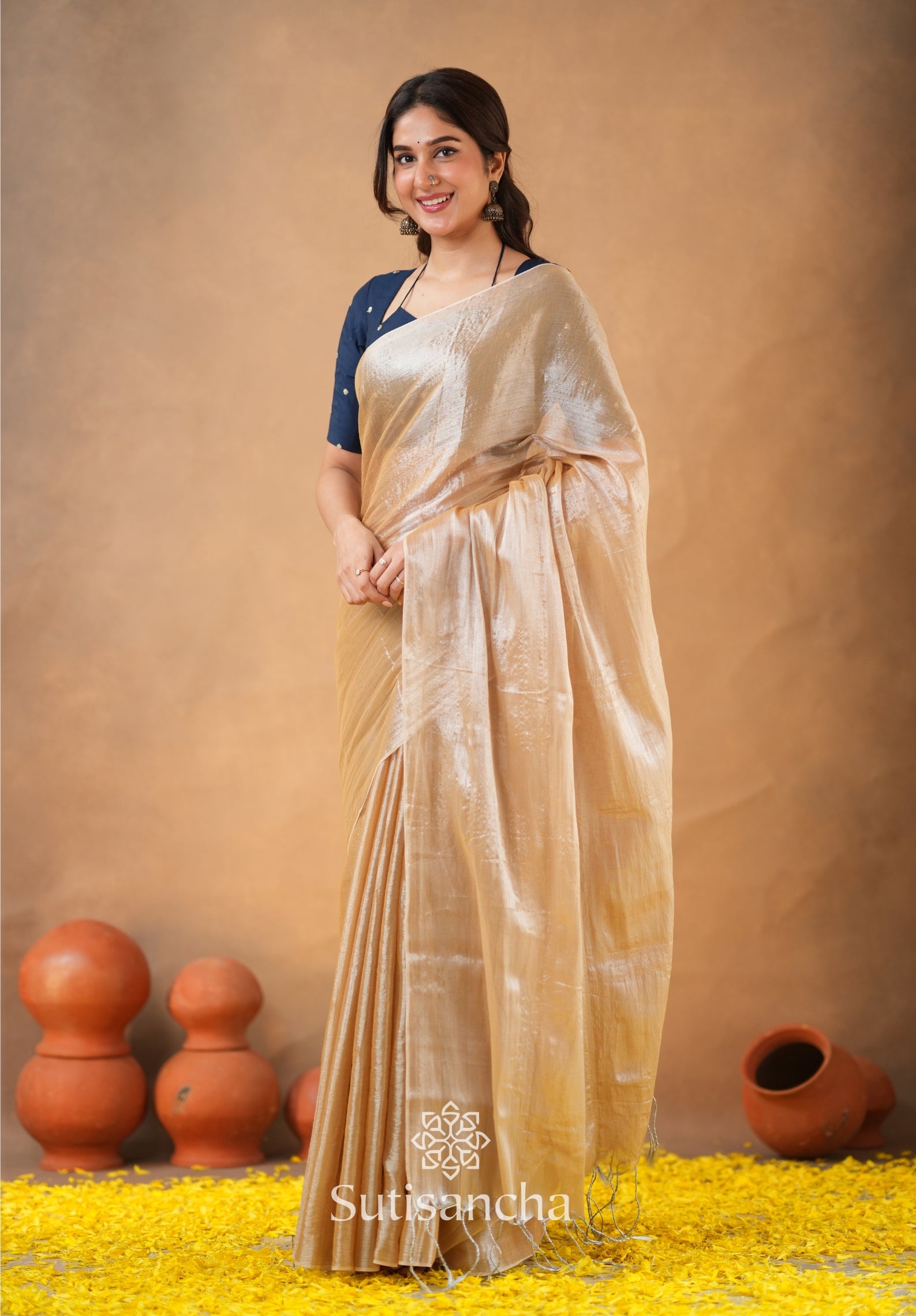 Ivory Gold Horizon – Flowing with Regal Charm