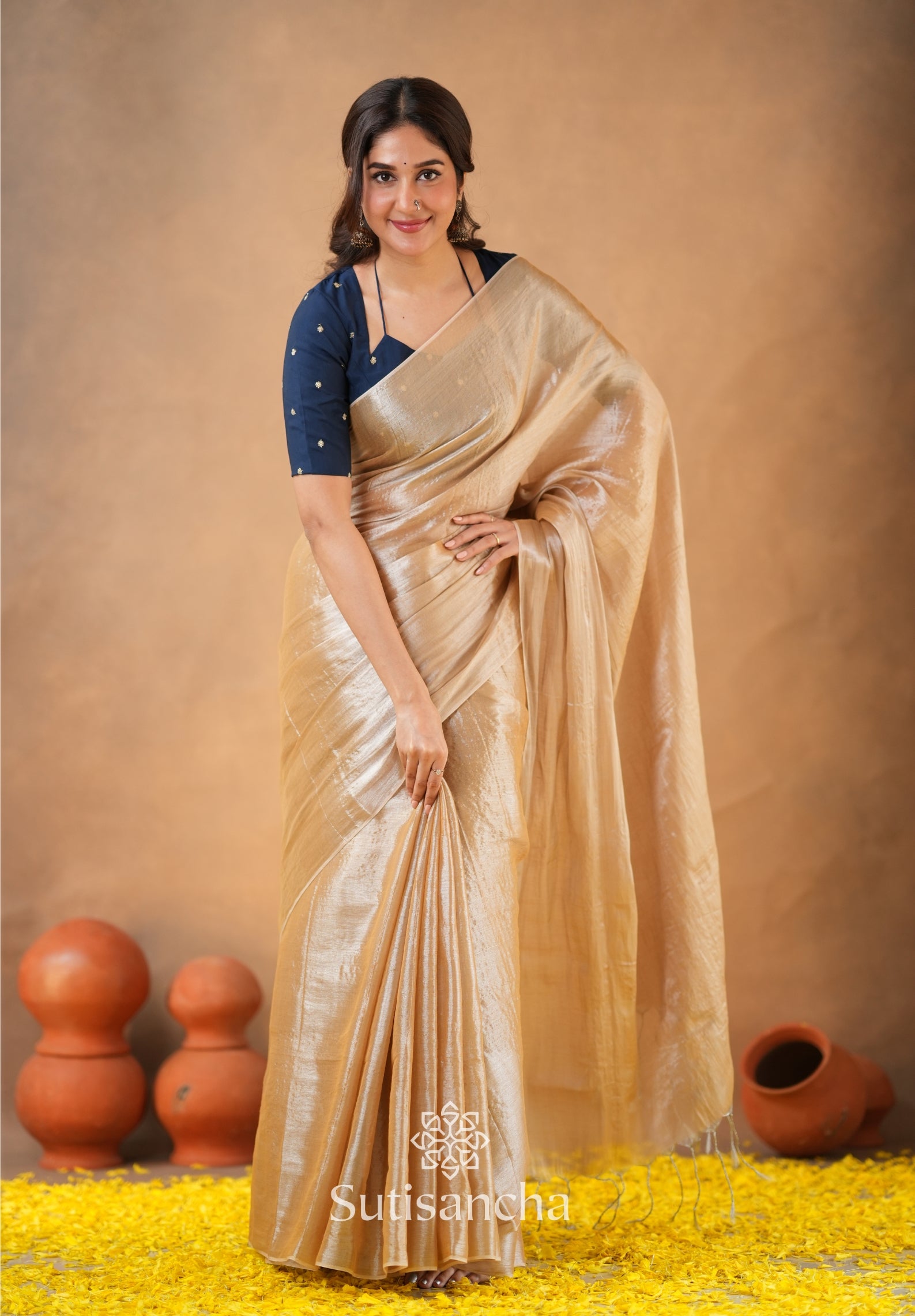 Ivory Gold Horizon – Flowing with Regal Charm