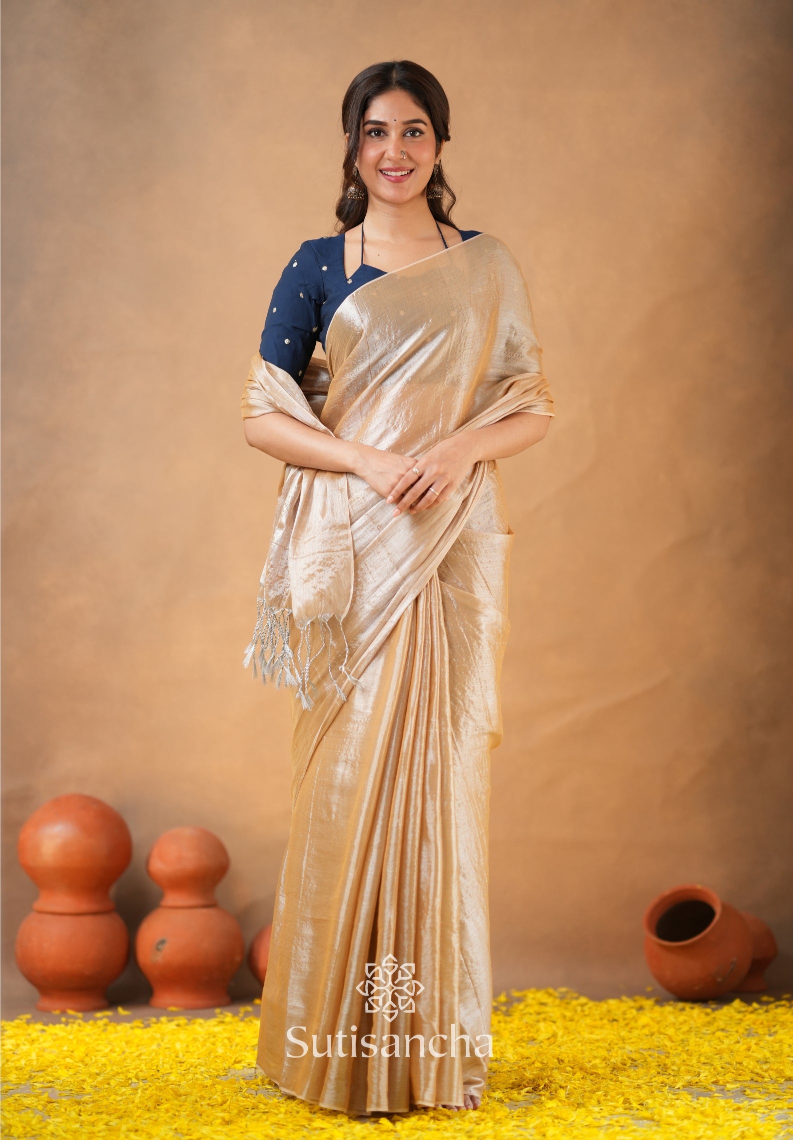 Ivory Gold Horizon – Flowing with Regal Charm