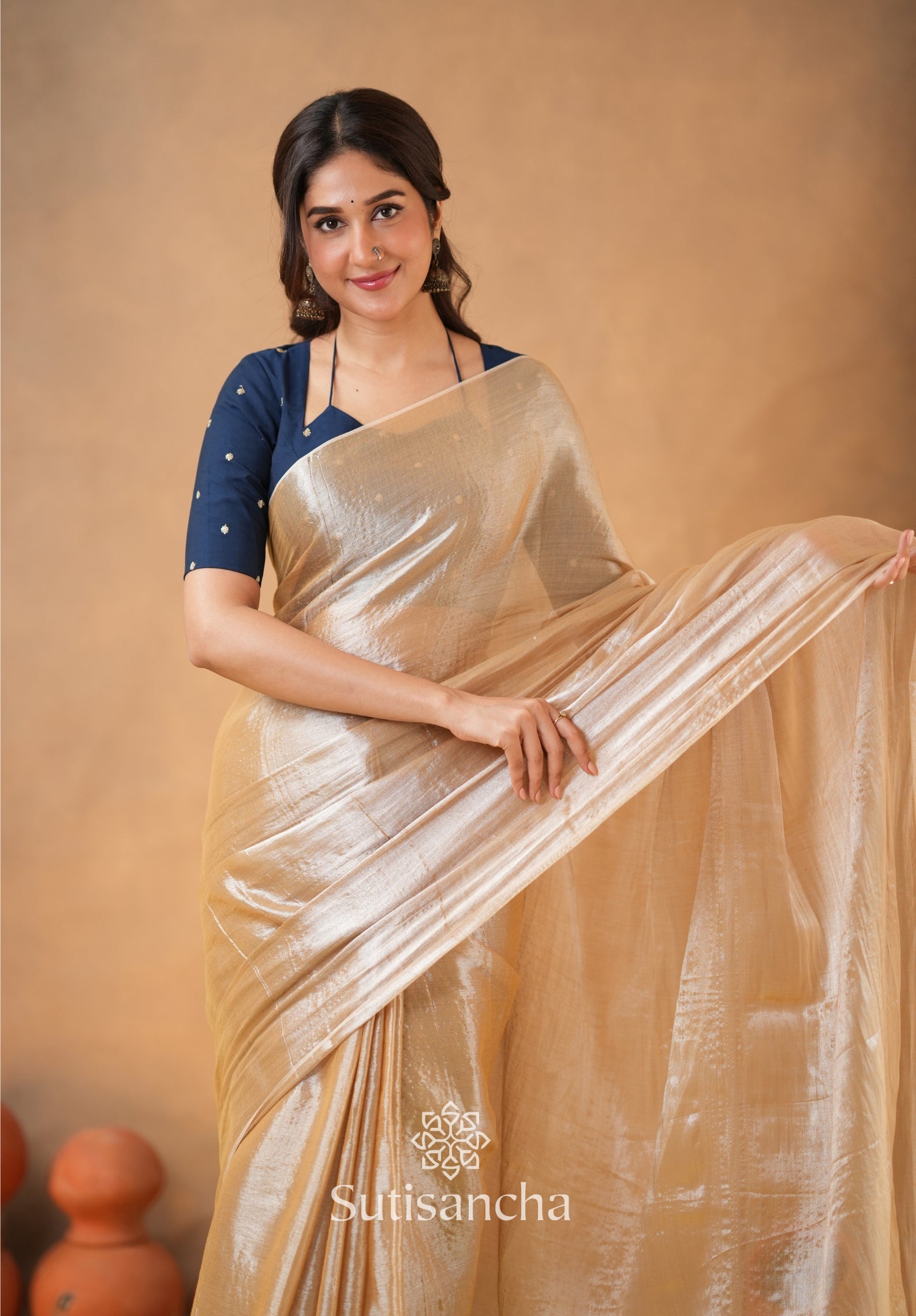 Ivory Gold Horizon – Flowing with Regal Charm