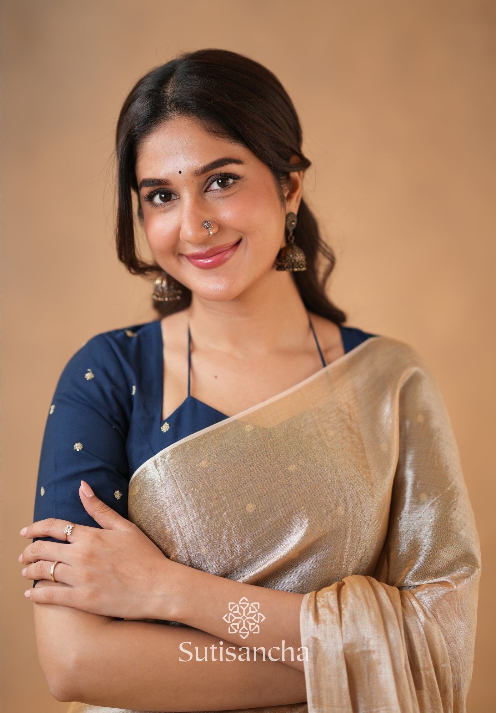 Ivory Gold Horizon – Flowing with Regal Charm