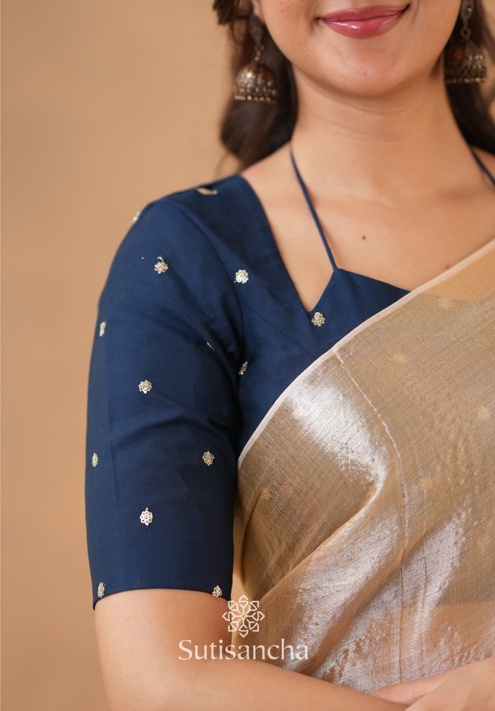 Ivory Gold Horizon – Flowing with Regal Charm