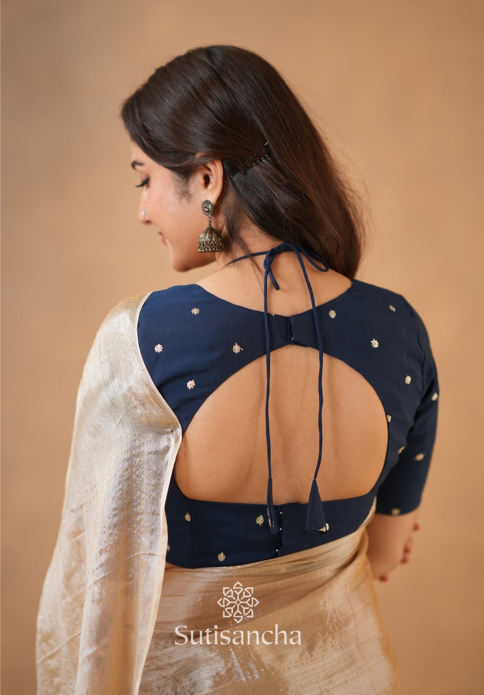 Ivory Gold Horizon – Flowing with Regal Charm